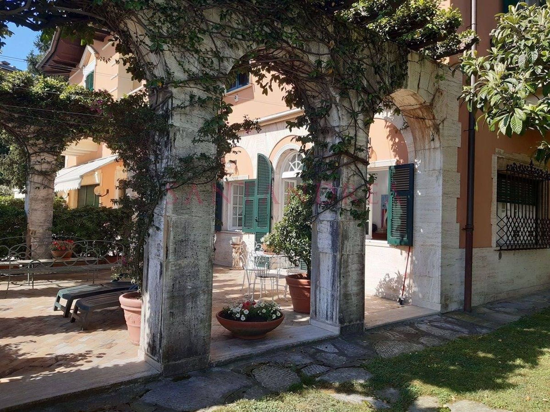 Condominium in Rapallo,  10054140