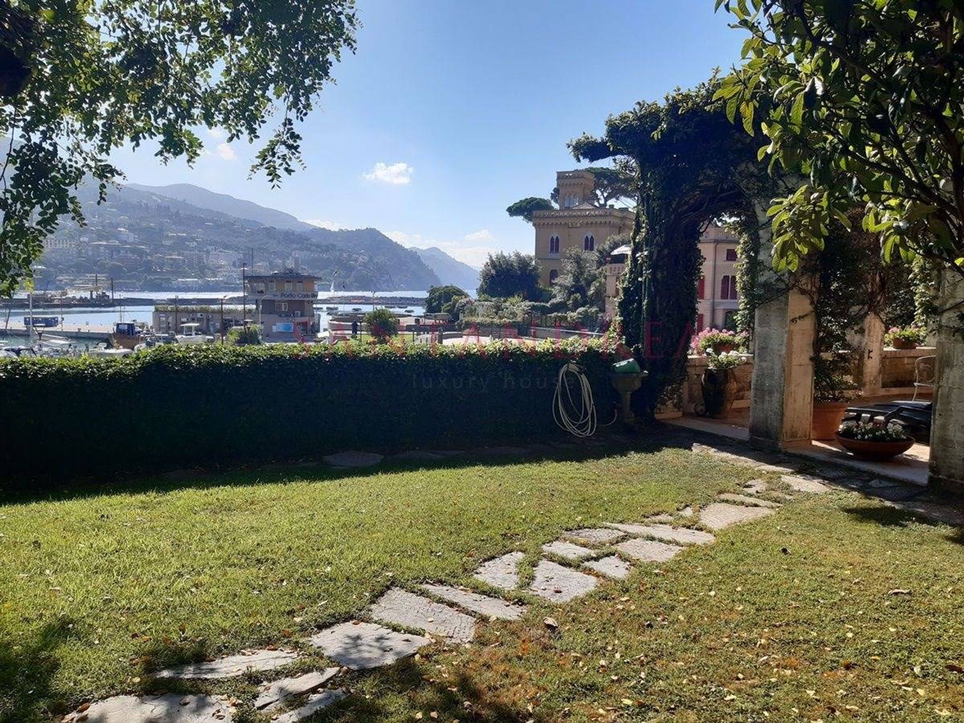 Condominium in Rapallo,  10054140