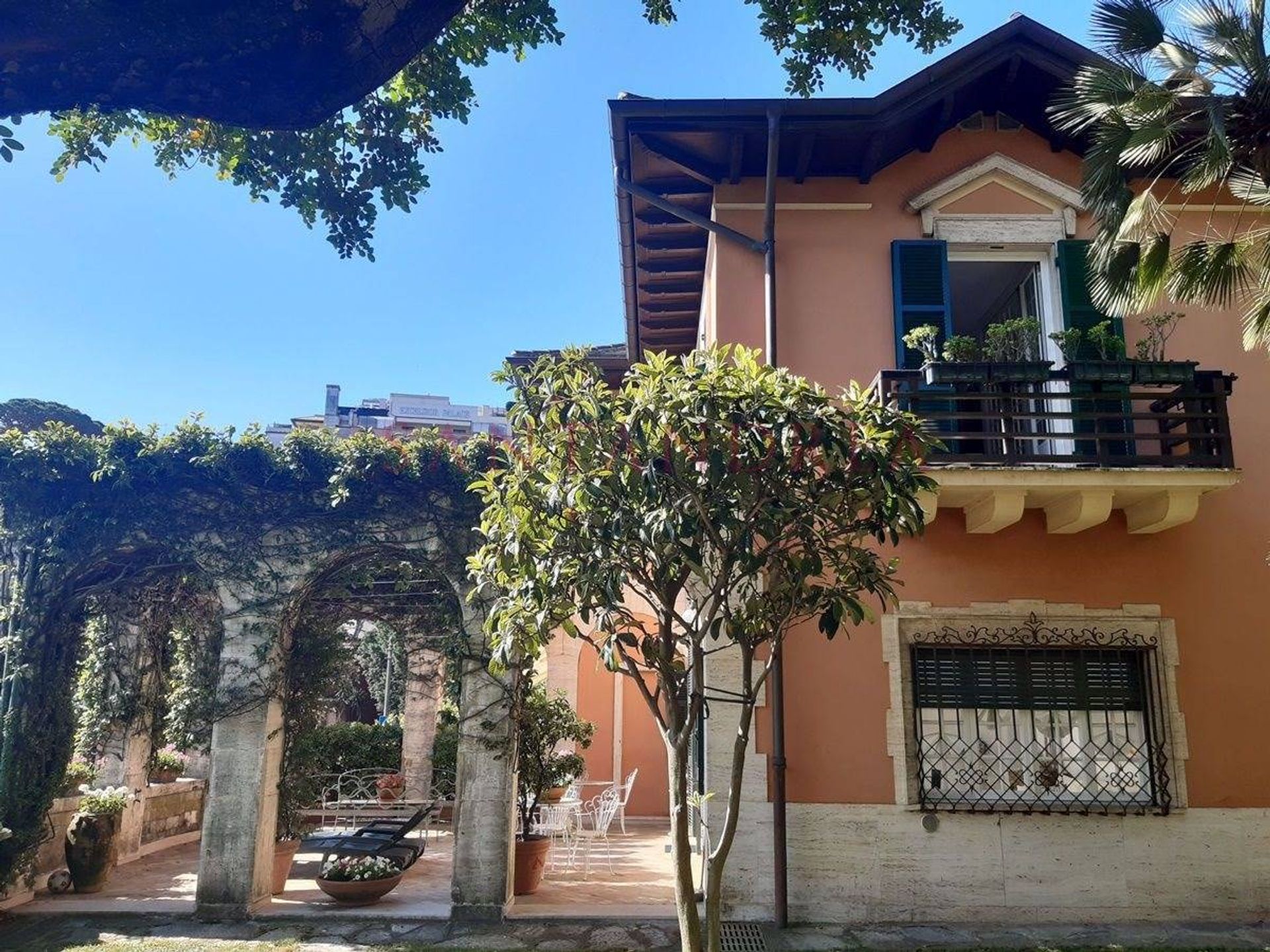 Condominium in Rapallo,  10054140