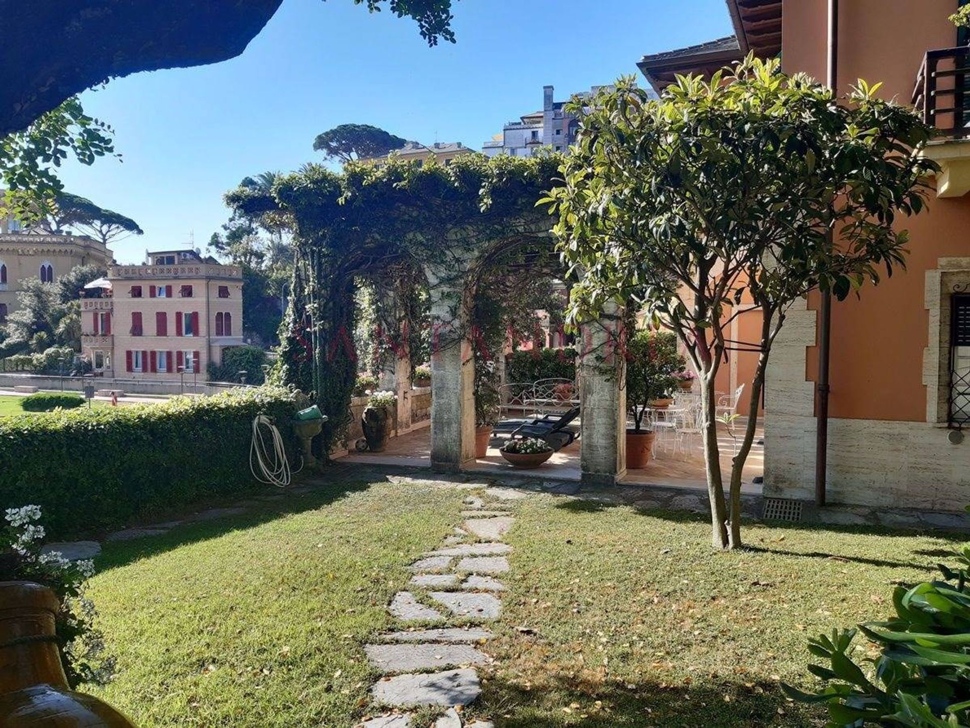 Condominium in Rapallo,  10054140