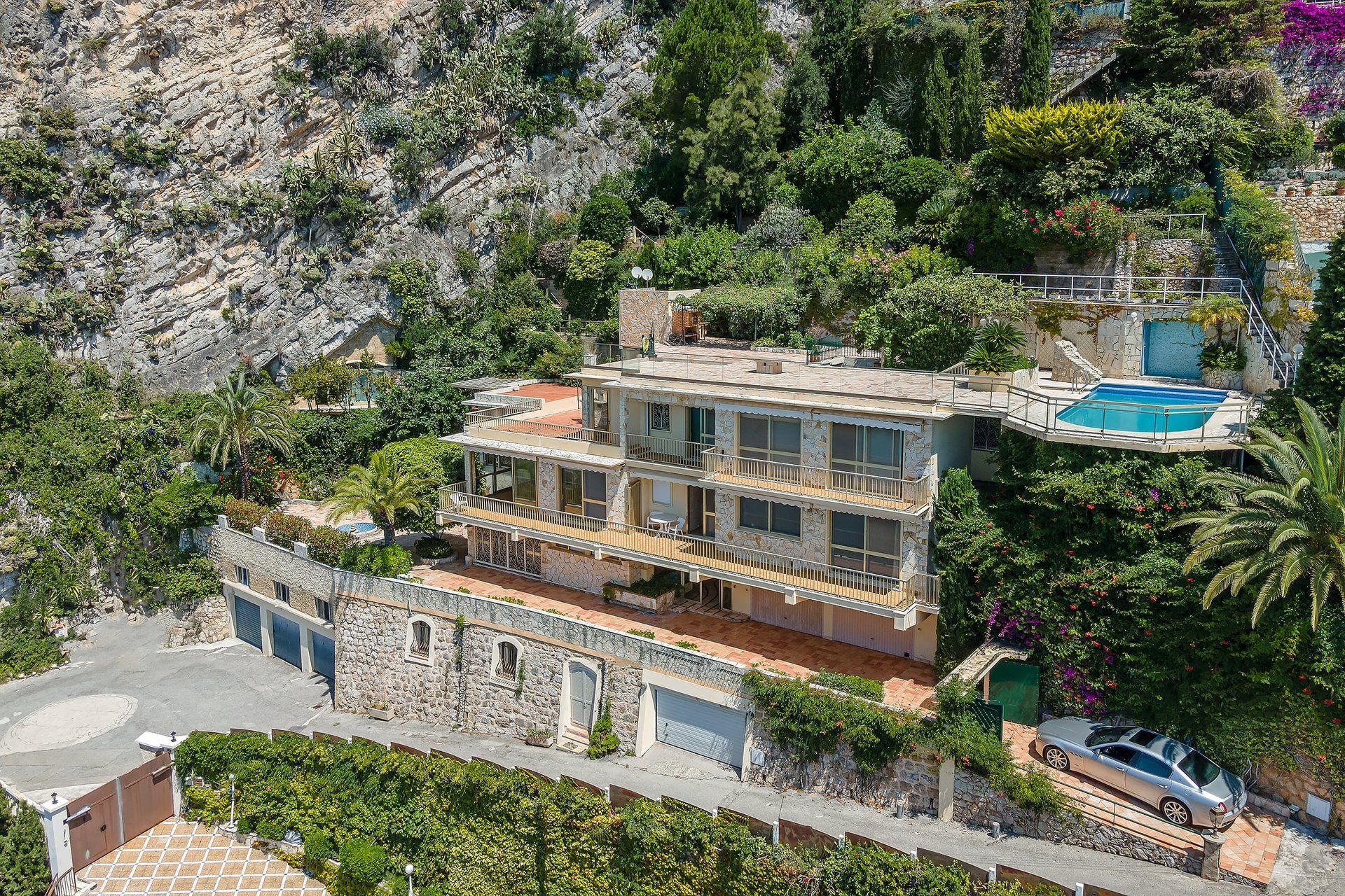 House in Cap-D'ail, Alpes-Maritimes 10054792