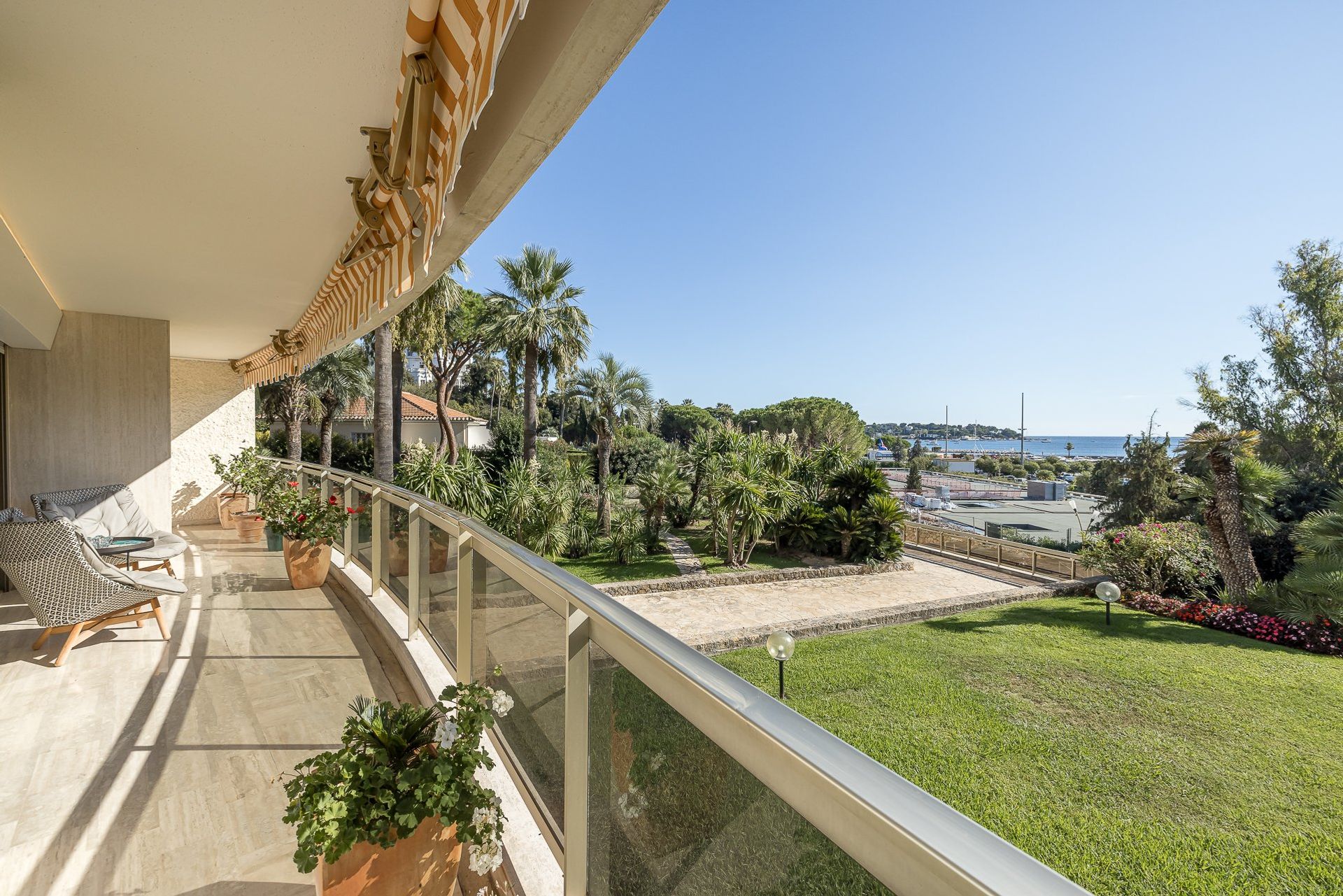 Condominium dans Cap D'antibes, Alpes-Maritimes 10055158