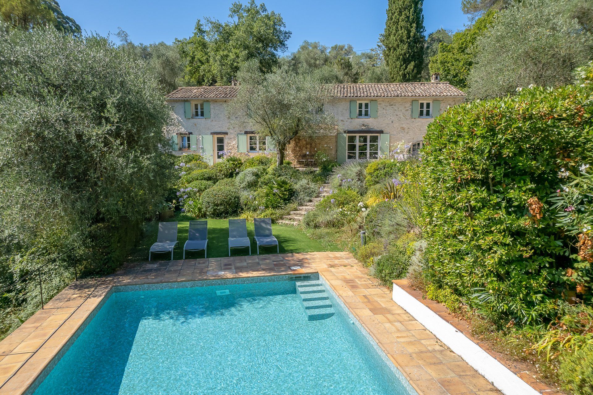 Talo sisään La Roquette-sur-Siagne, Provence-Alpes-Cote d'Azur 10056979