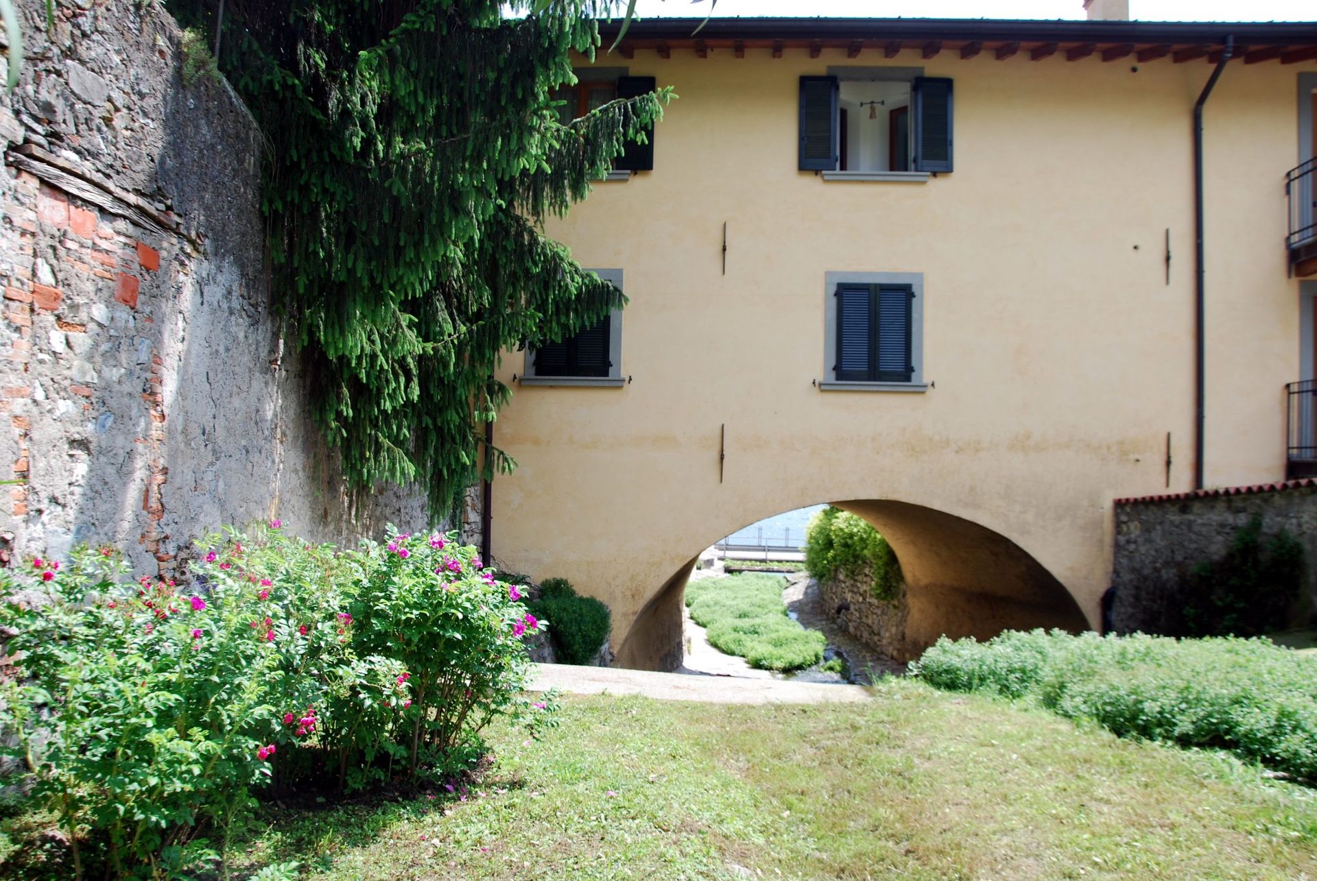 Condominium in Riva Di Solto, Lombardy 10057154