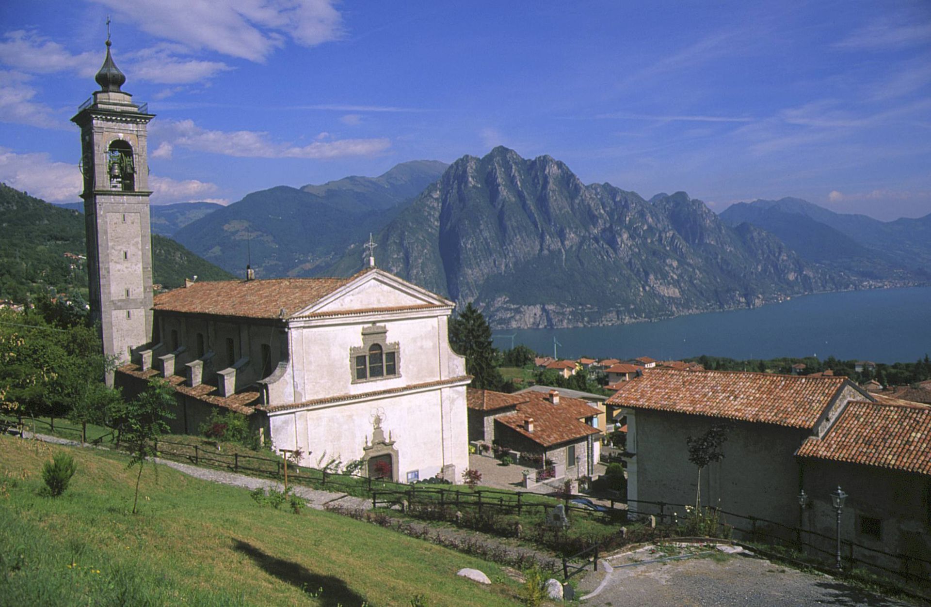 सम्मिलित में Solto Collina, Lombardy 10057158