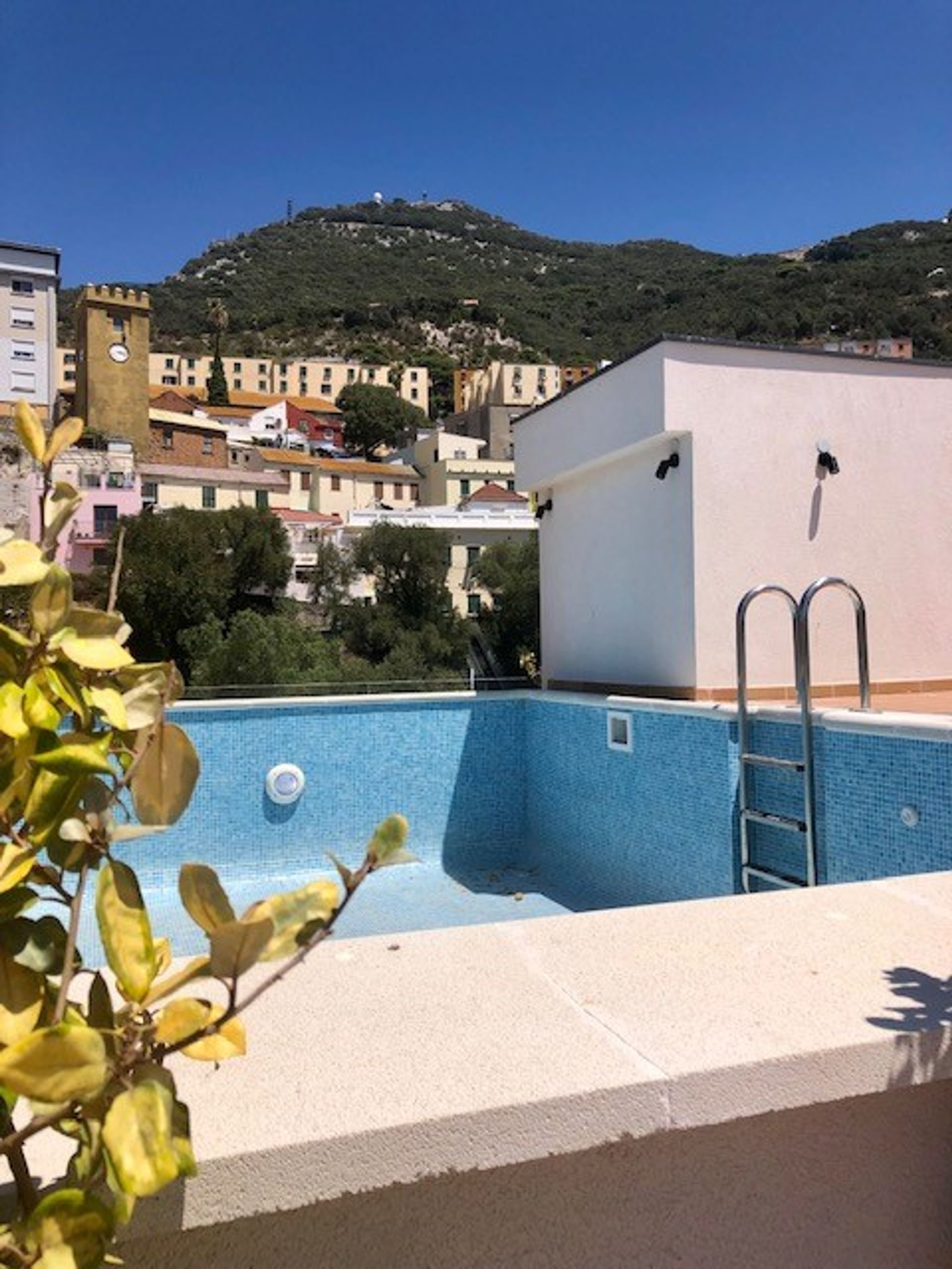 Condominium in La Linea de la Concepcion, Andalusia 10058070