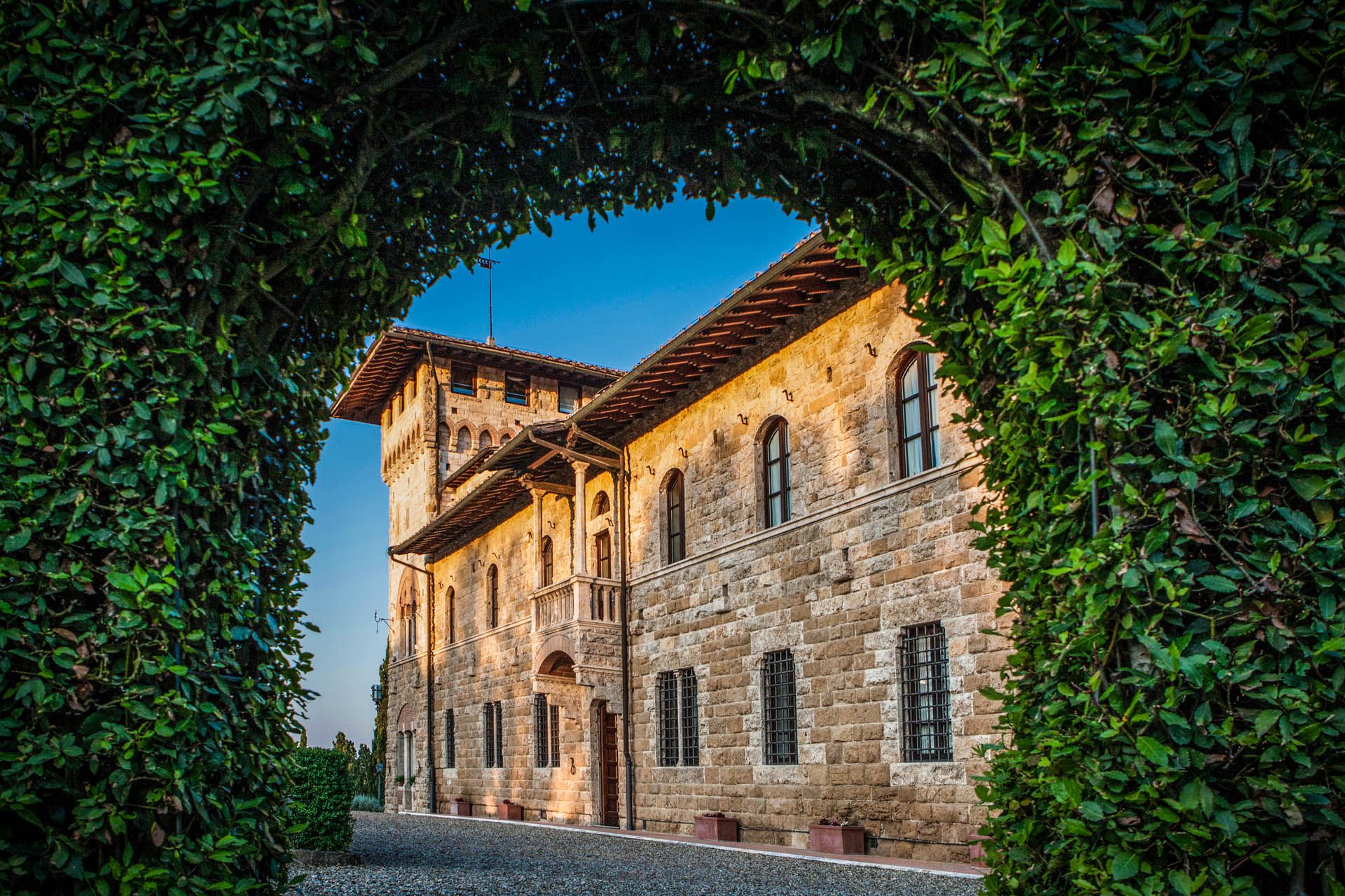 آخر في San Gimignano, Siena 10058133