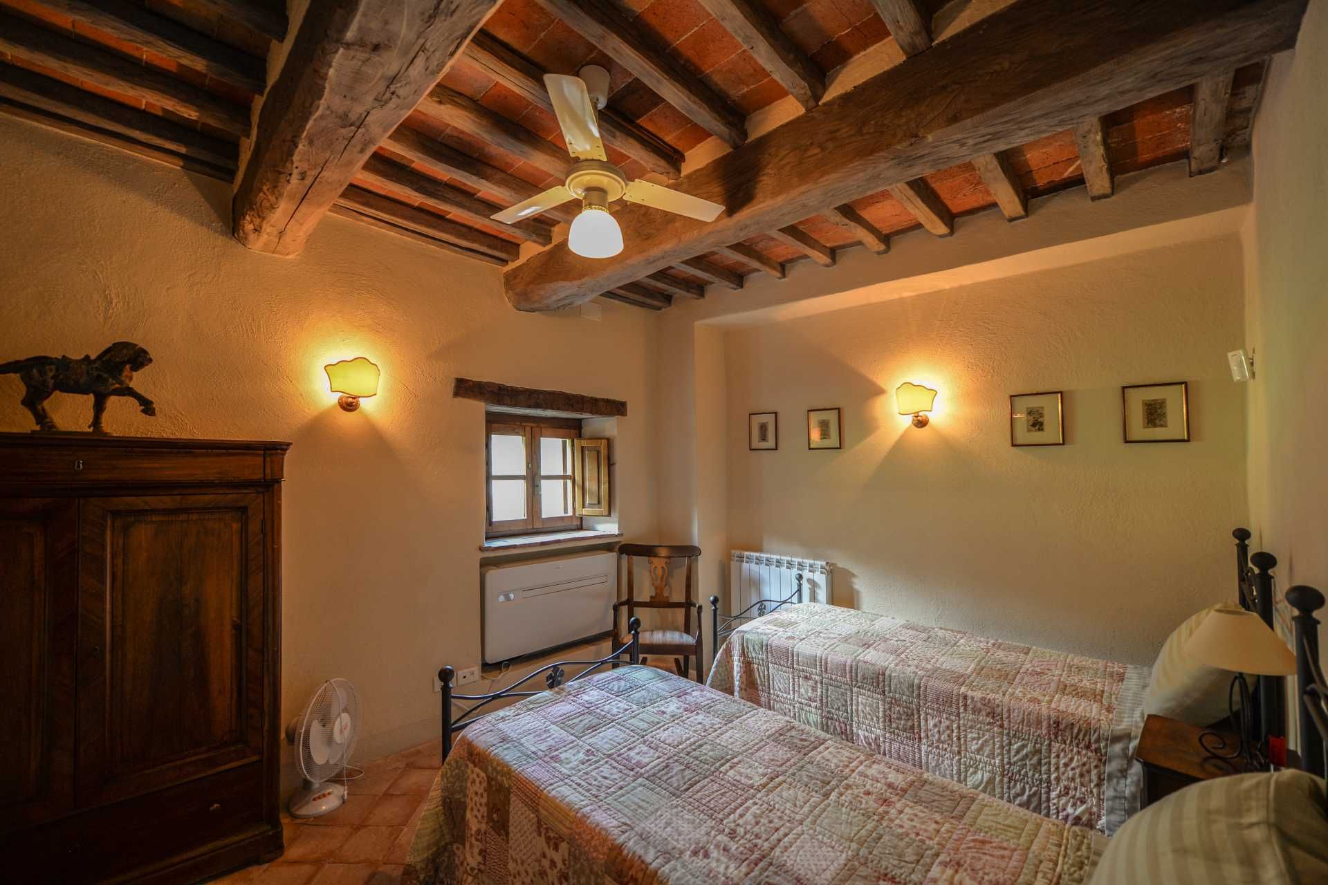 بيت في Cortona, Arezzo 10058187