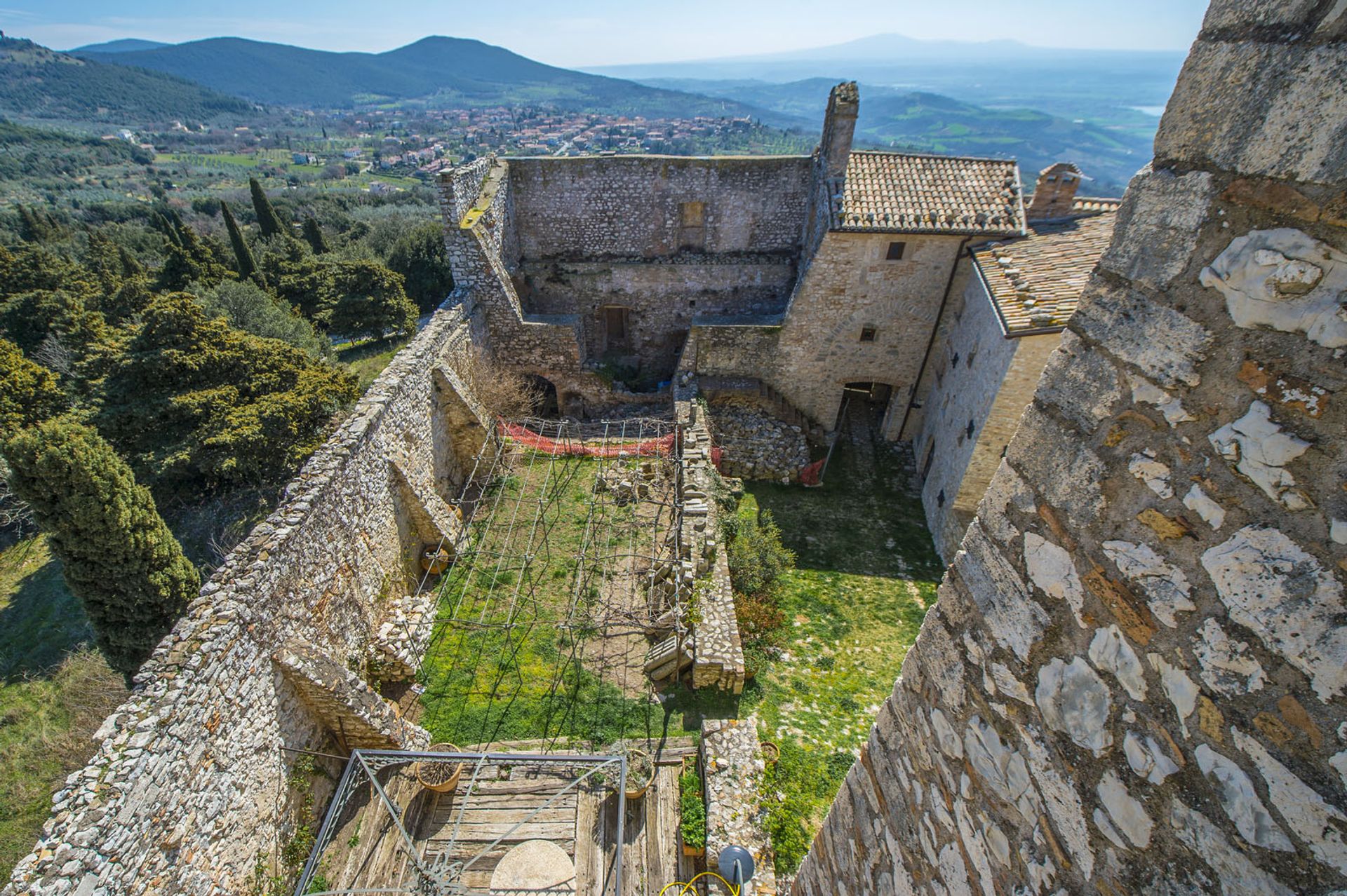 Hus i Baschi, Terni 10058450