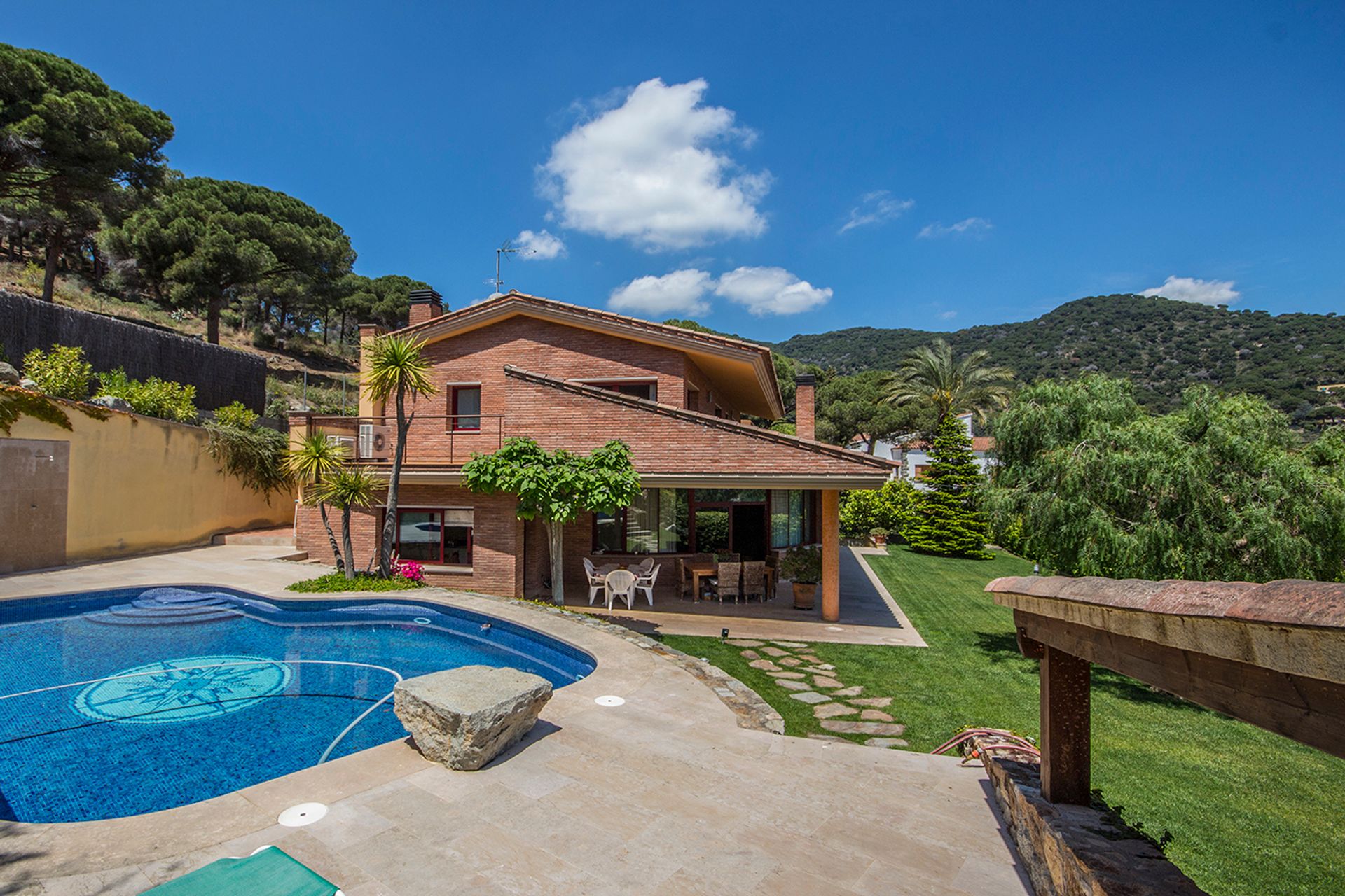 House in San Pedro de Premia, Catalonia 10061935