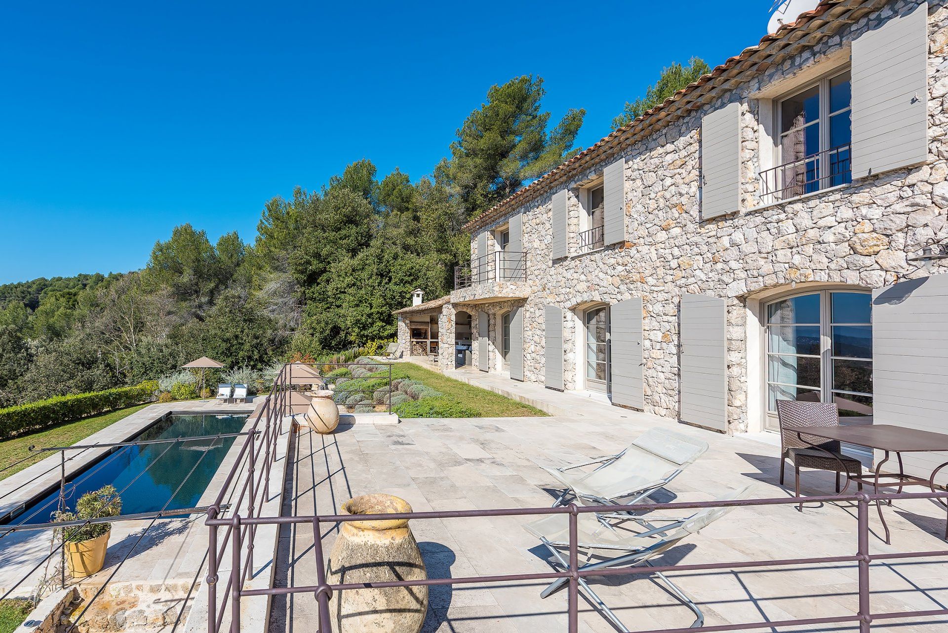 Haus im Tourrettes-sur-Loup, Provence-Alpes-Cote d'Azur 10061953