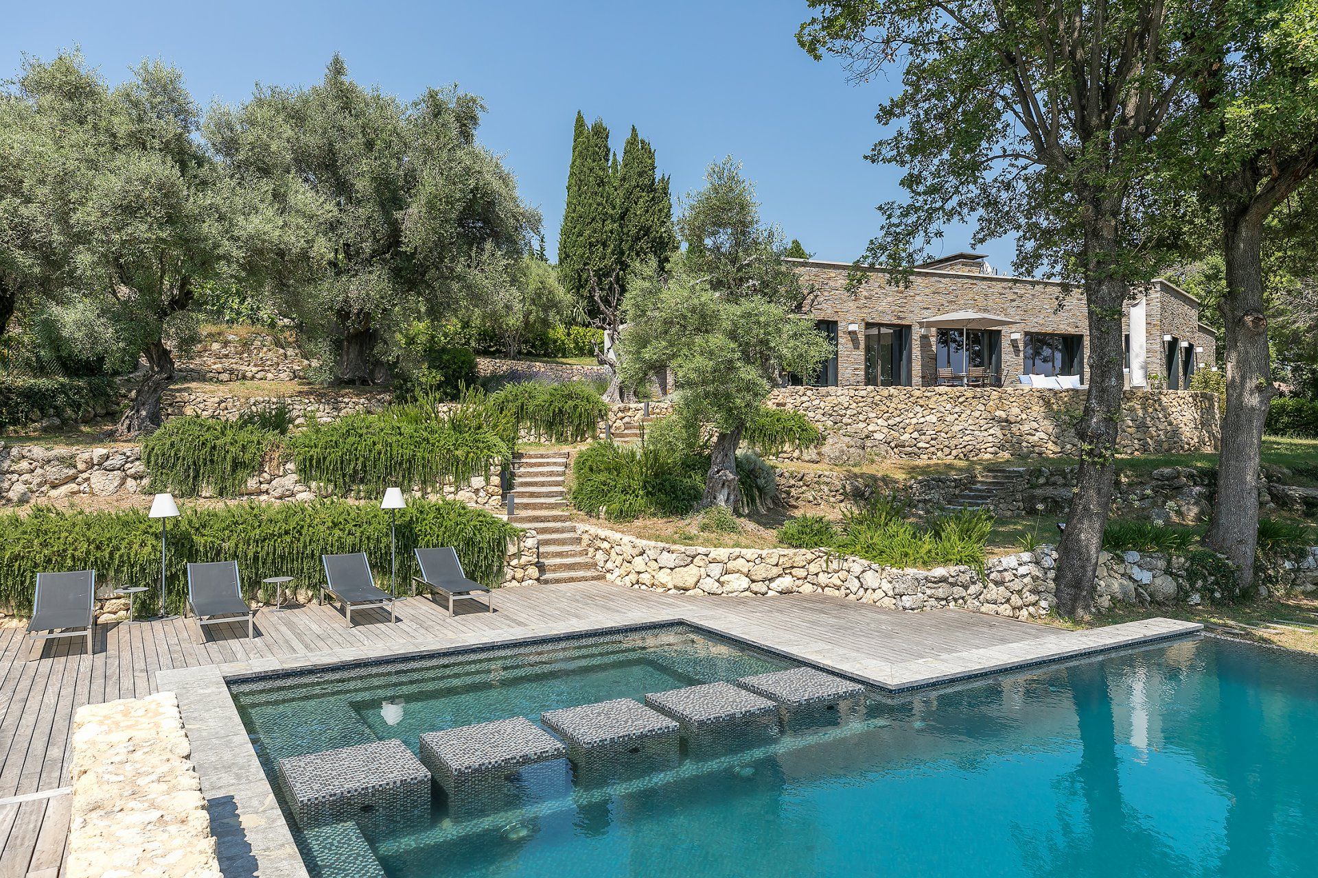 rumah dalam Tourrettes-sur-Loup, Provence-Alpes-Cote d'Azur 10061974