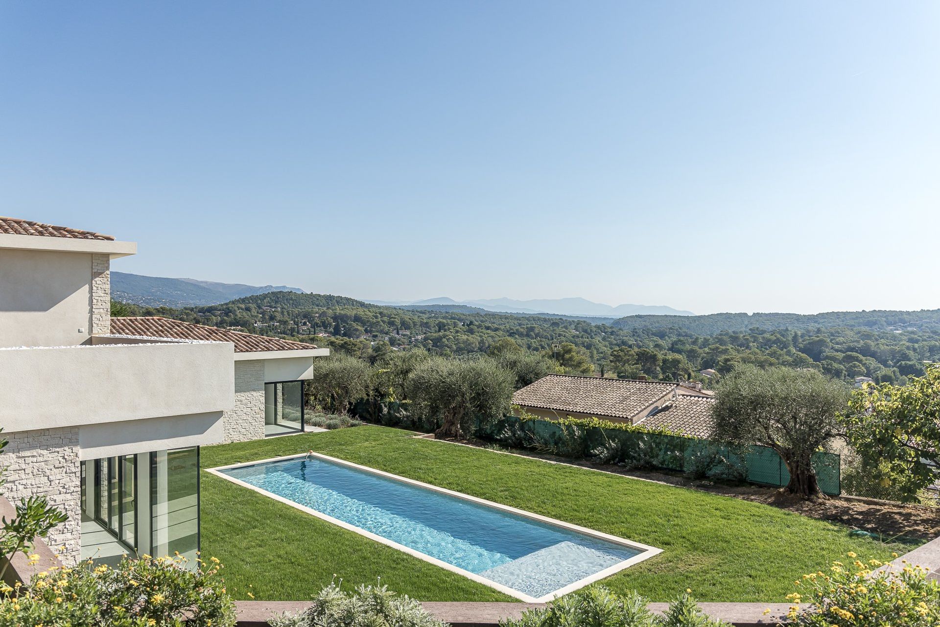 House in Le Chateau, Provence-Alpes-Cote d'Azur 10062017