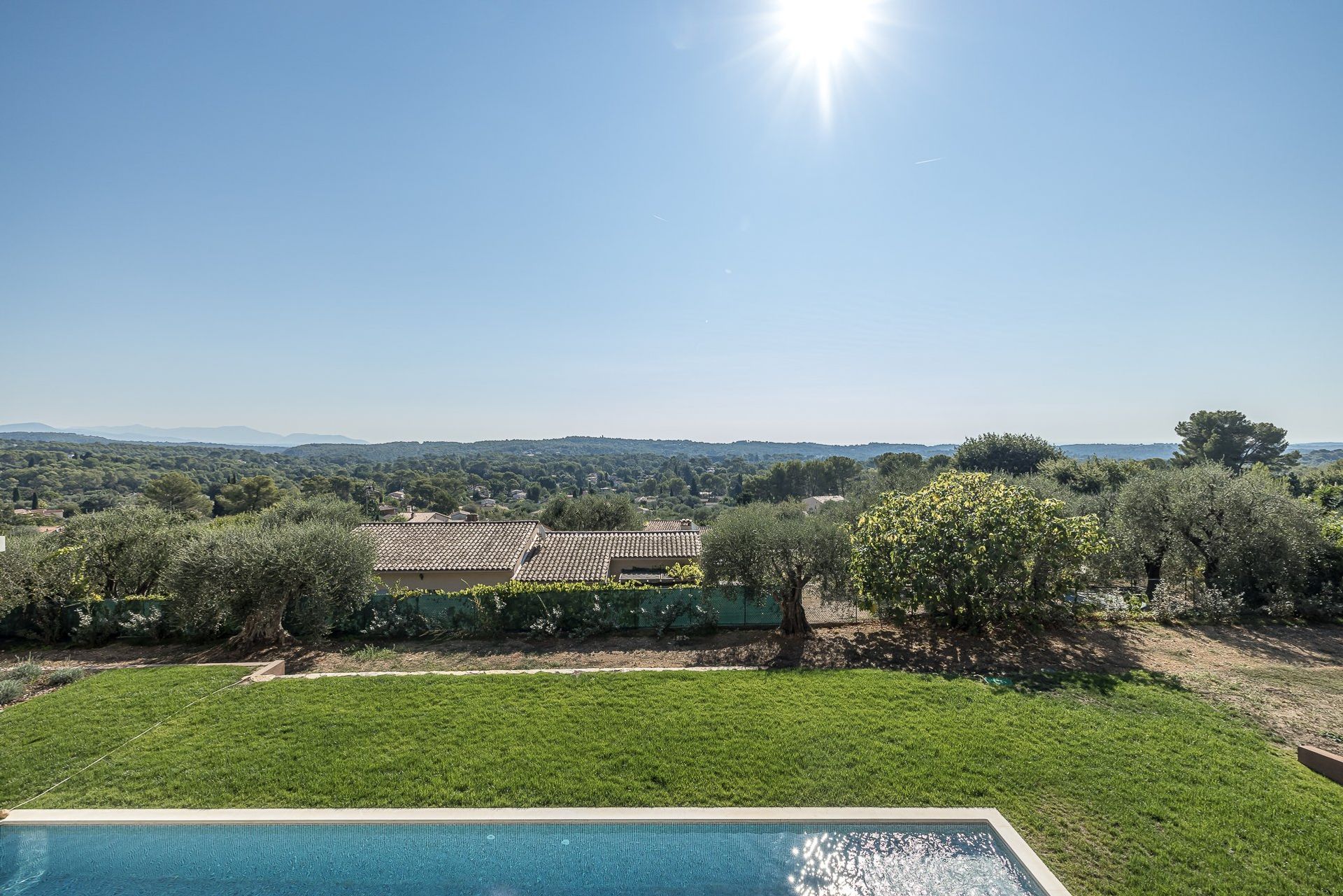 House in Le Chateau, Provence-Alpes-Cote d'Azur 10062017