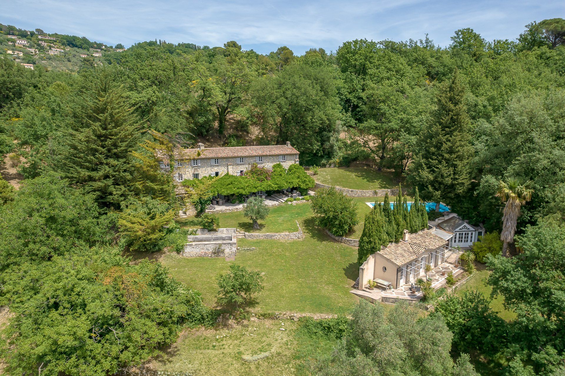 Huis in Chateauneuf-Grasse, Provence-Alpes-Côte d'Azur 10062060