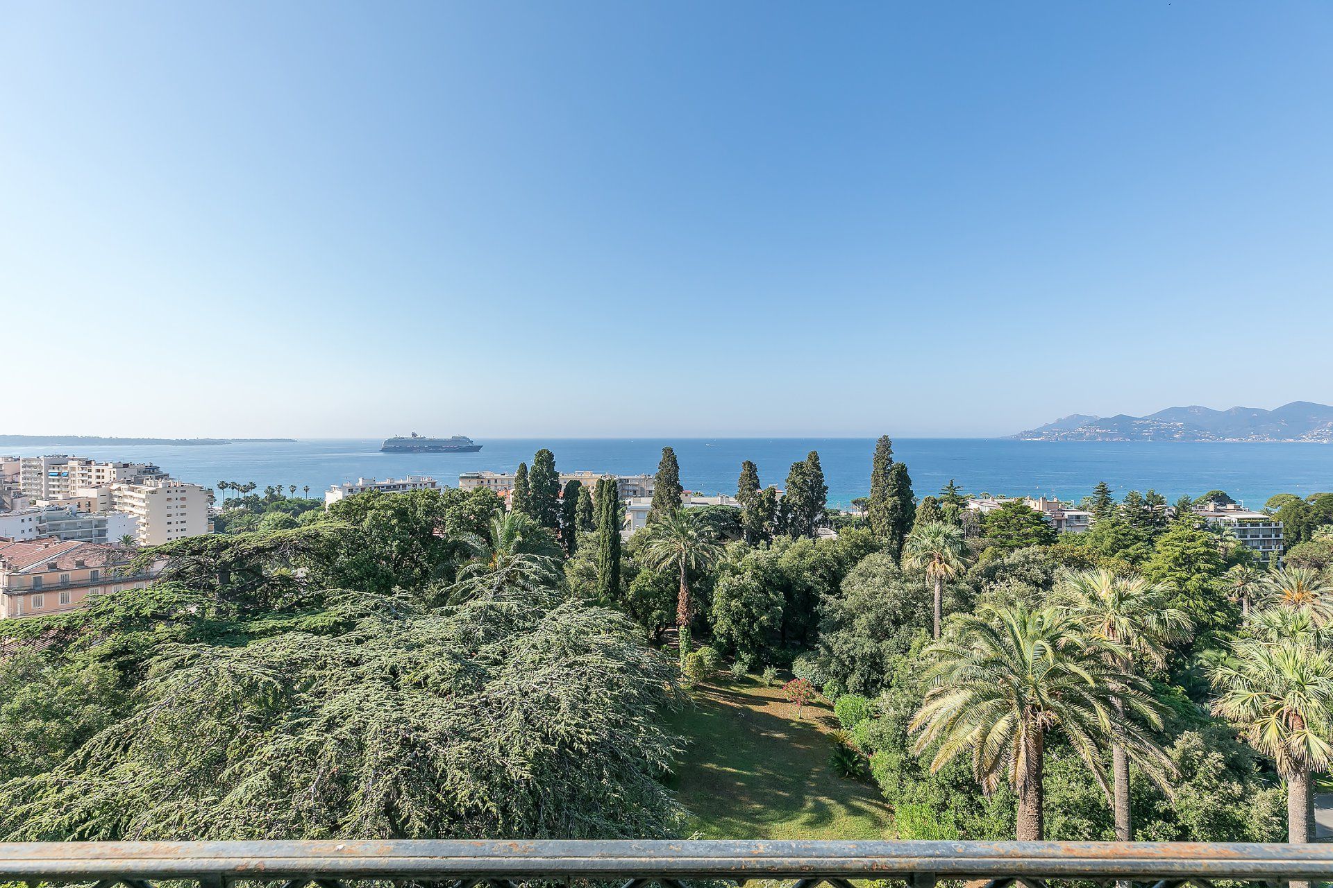 Osakehuoneisto sisään La Bocca, Provence-Alpes-Cote d'Azur 10062278