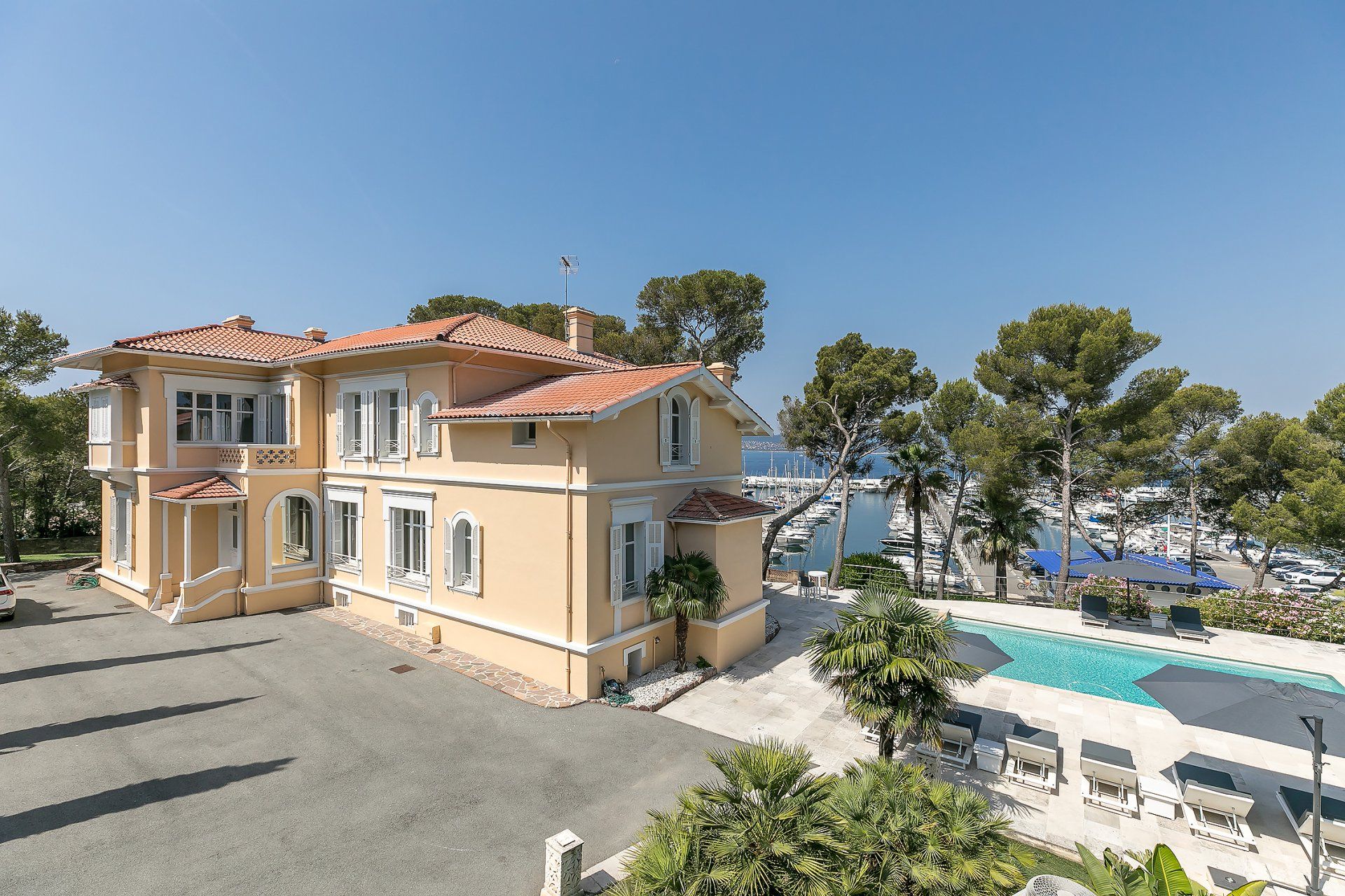 жилой дом в Saint-Raphael, Provence-Alpes-Cote d'Azur 10062357