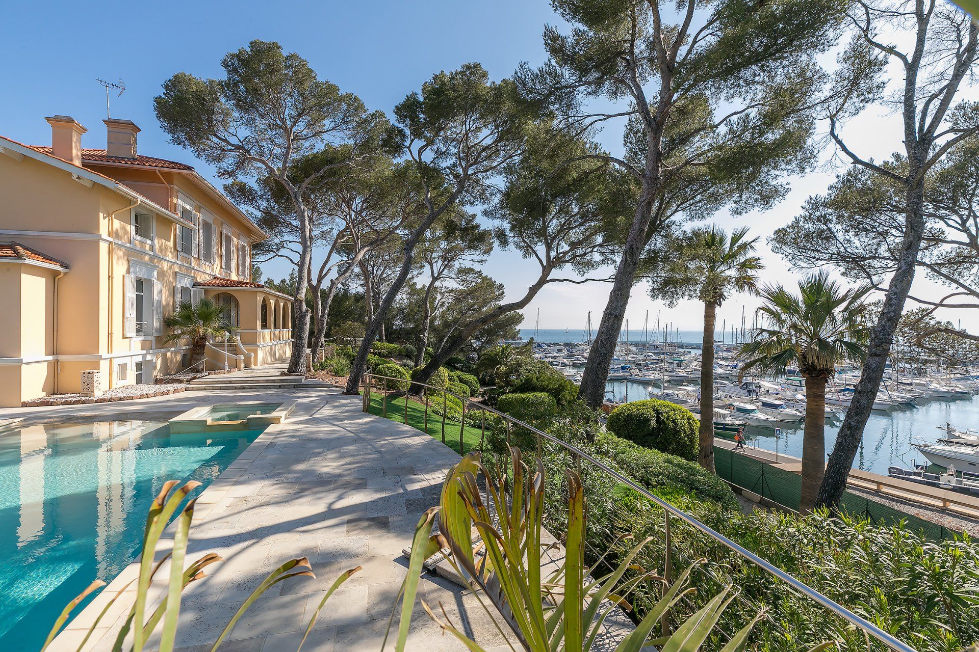 Casa nel Saint-Raphael, Provence-Alpes-Cote d'Azur 10062357