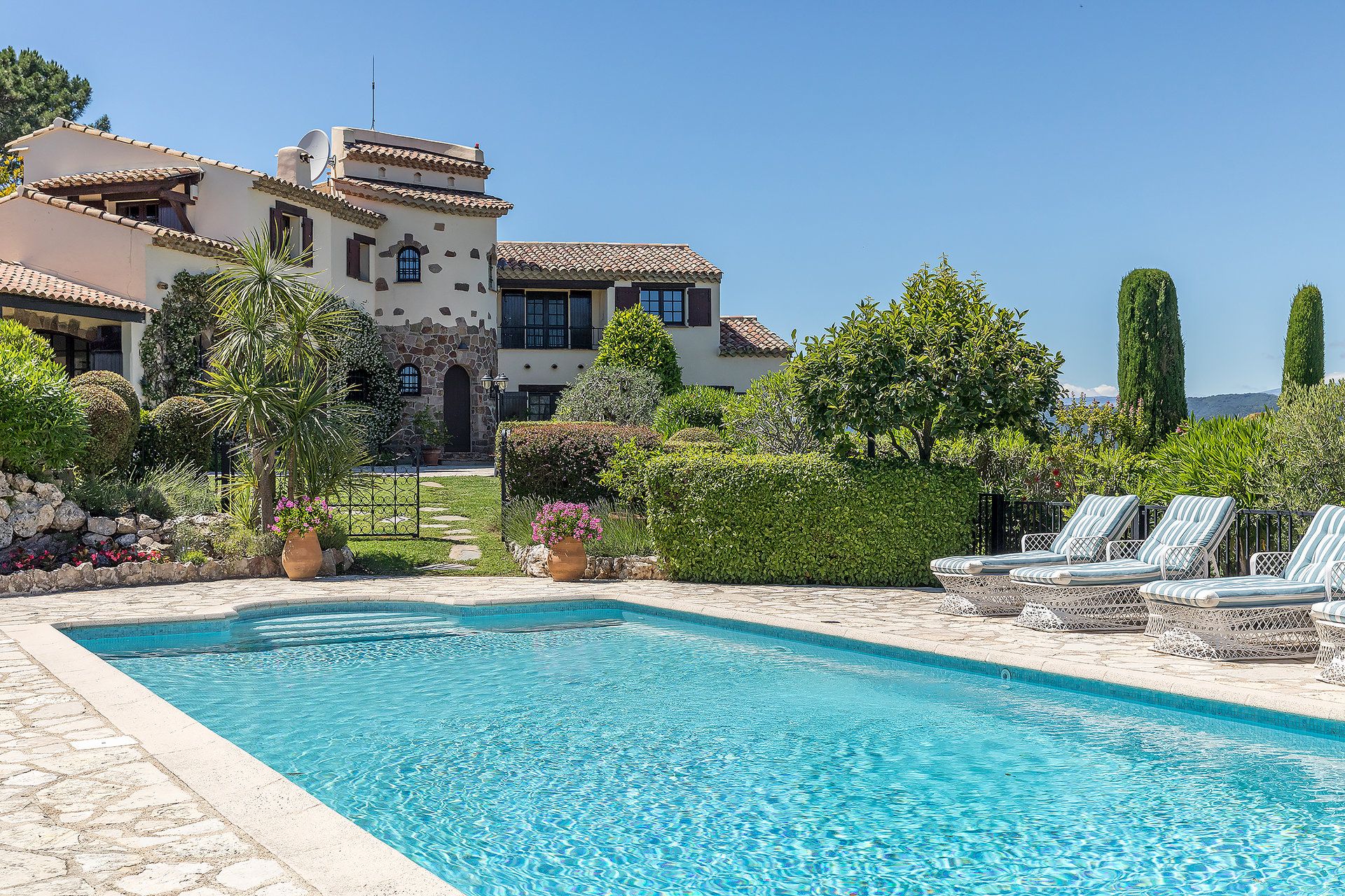 Rumah di Thoule-sur-Mer, Provence-Alpes-Cote d'Azur 10062458