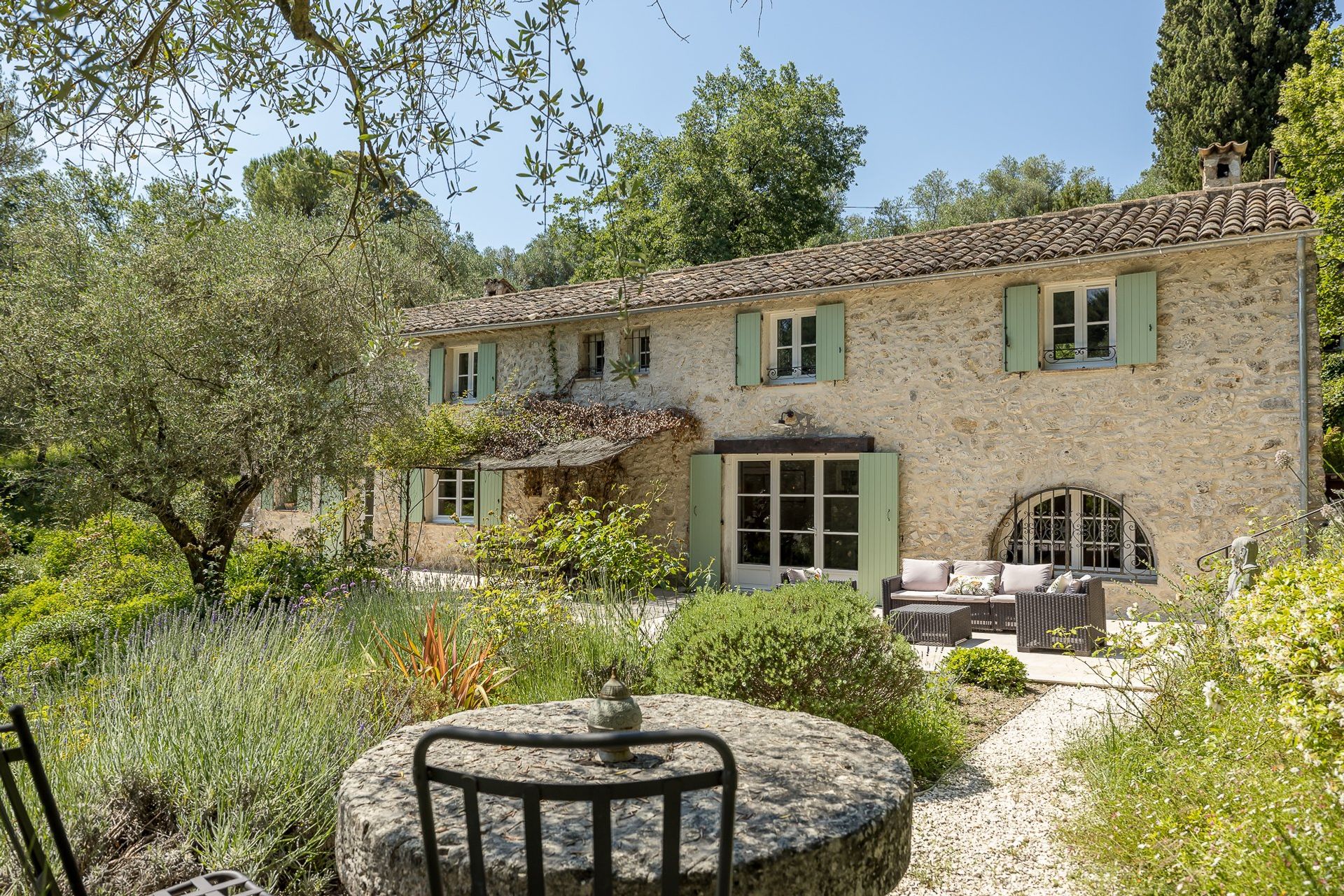 Talo sisään La Roquette-sur-Siagne, Provence-Alpes-Cote d'Azur 10062681