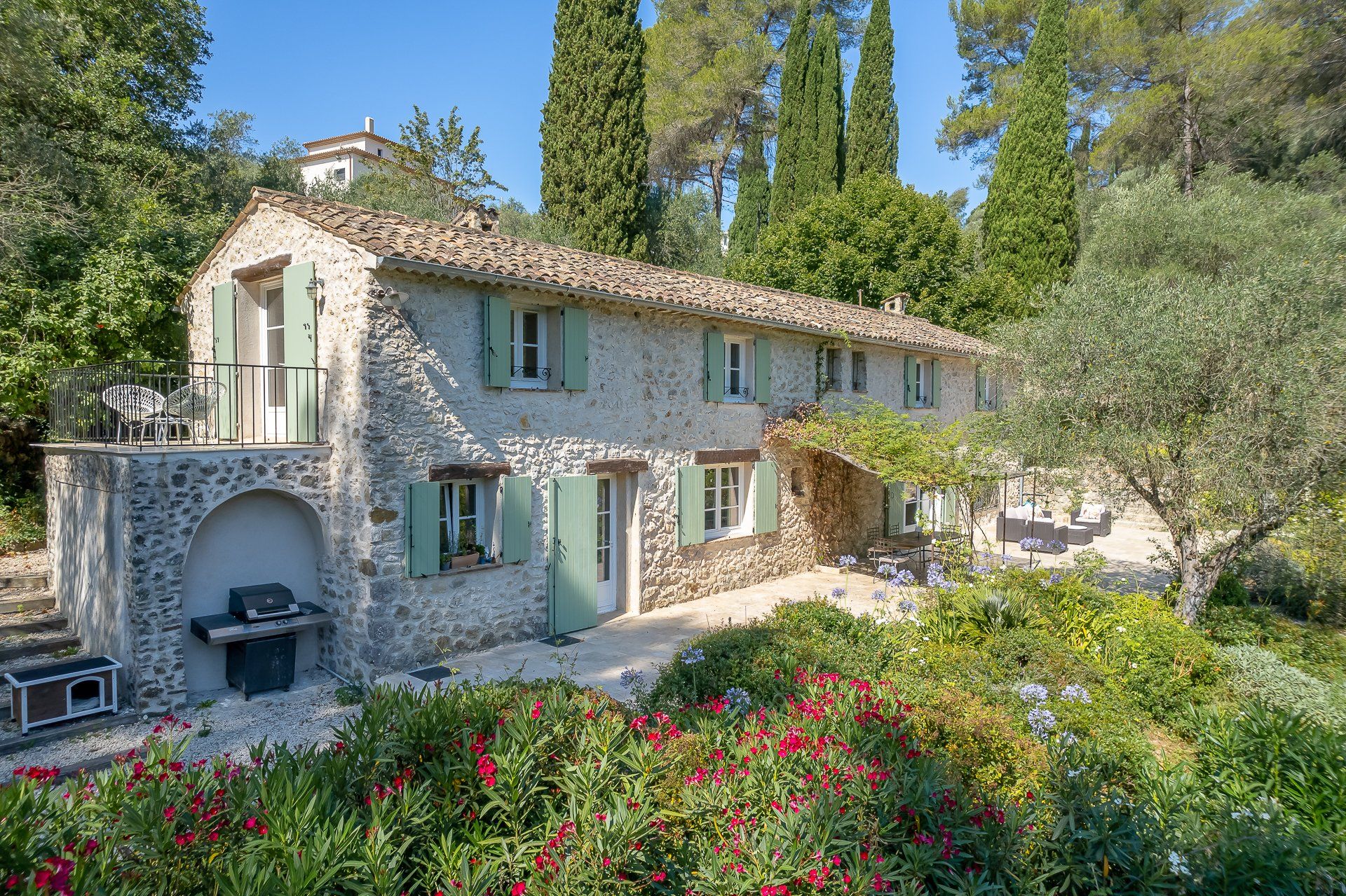 Talo sisään La Roquette-sur-Siagne, Provence-Alpes-Cote d'Azur 10062681