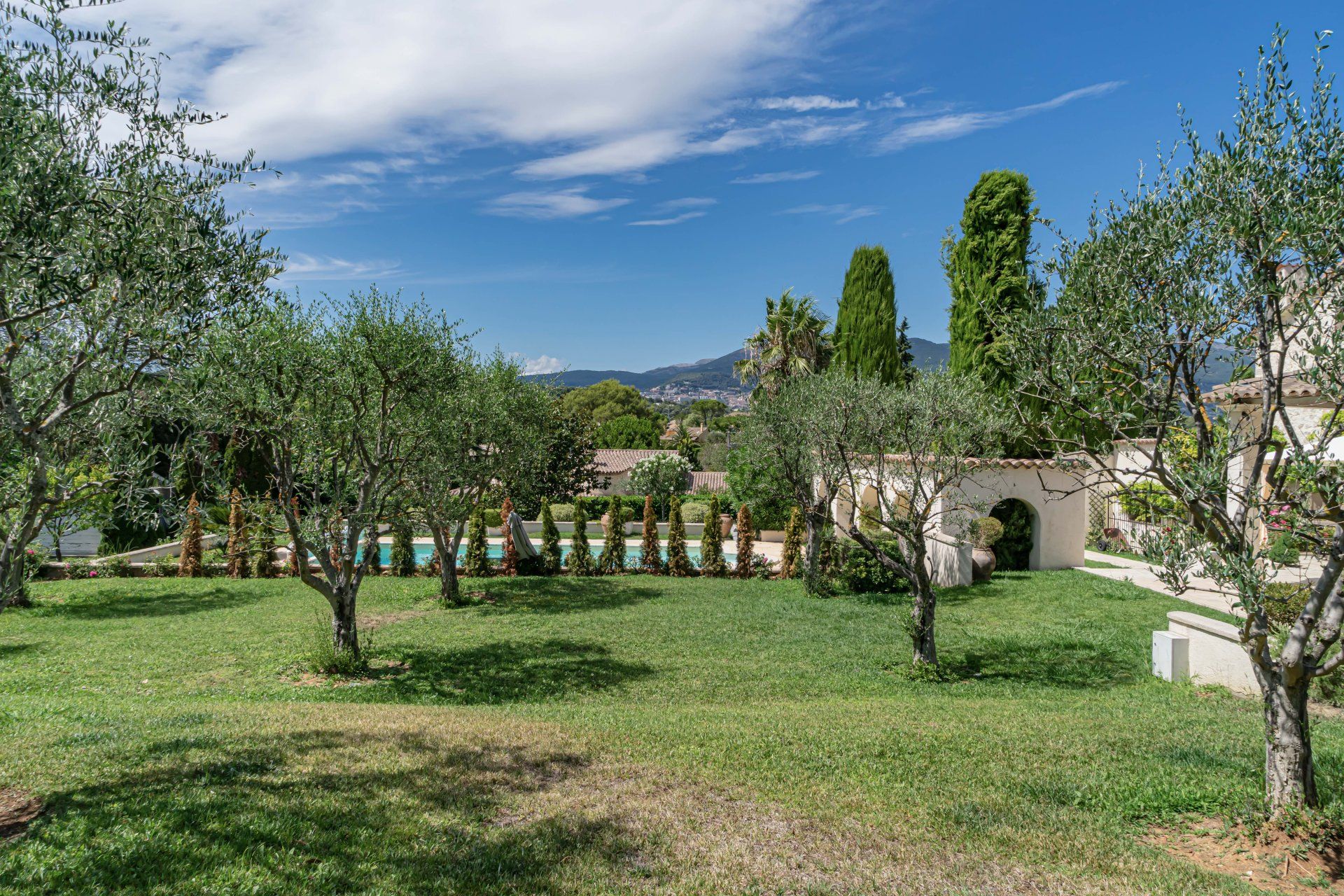 House in Mouans-Sartoux, Provence-Alpes-Cote d'Azur 10062703