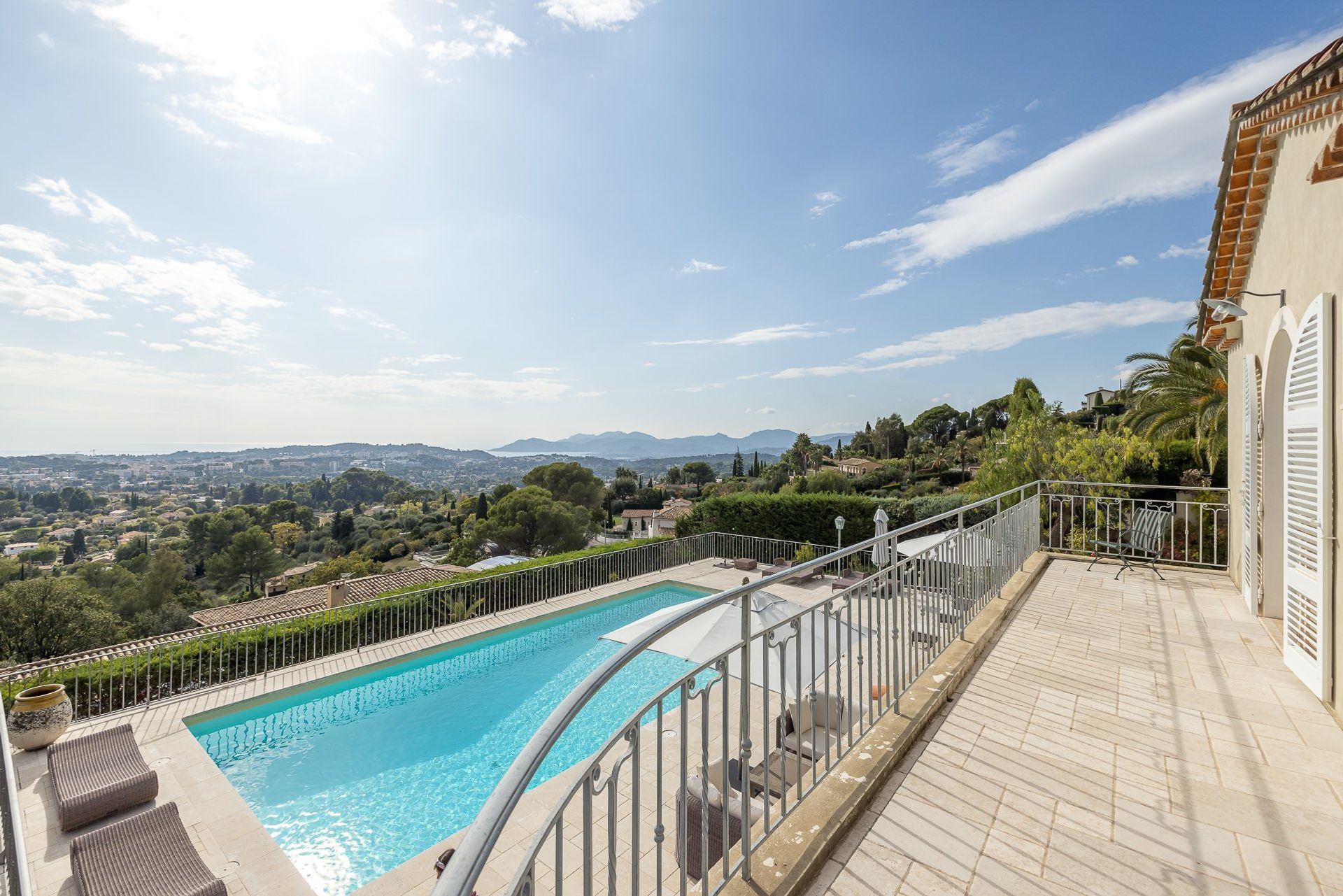 House in Mougins, Alpes-Maritimes 10062718