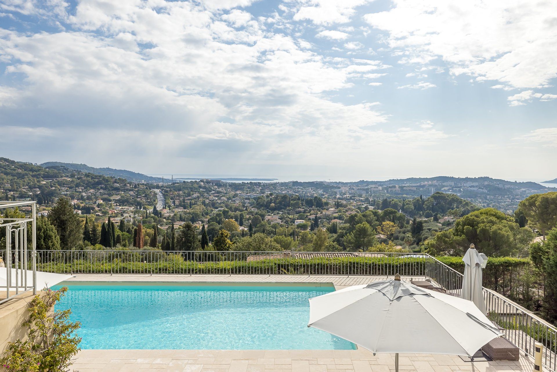 House in Mougins, Alpes-Maritimes 10062718