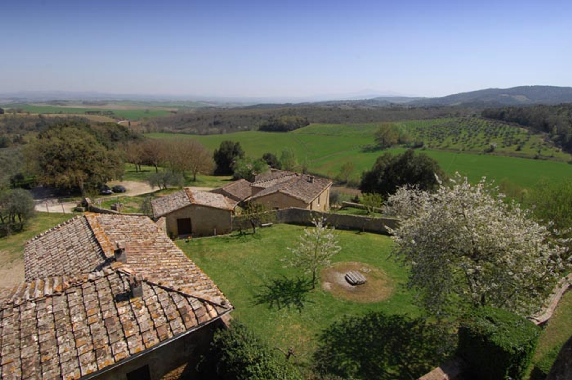 Outro no Siena, Tuscany 10062853