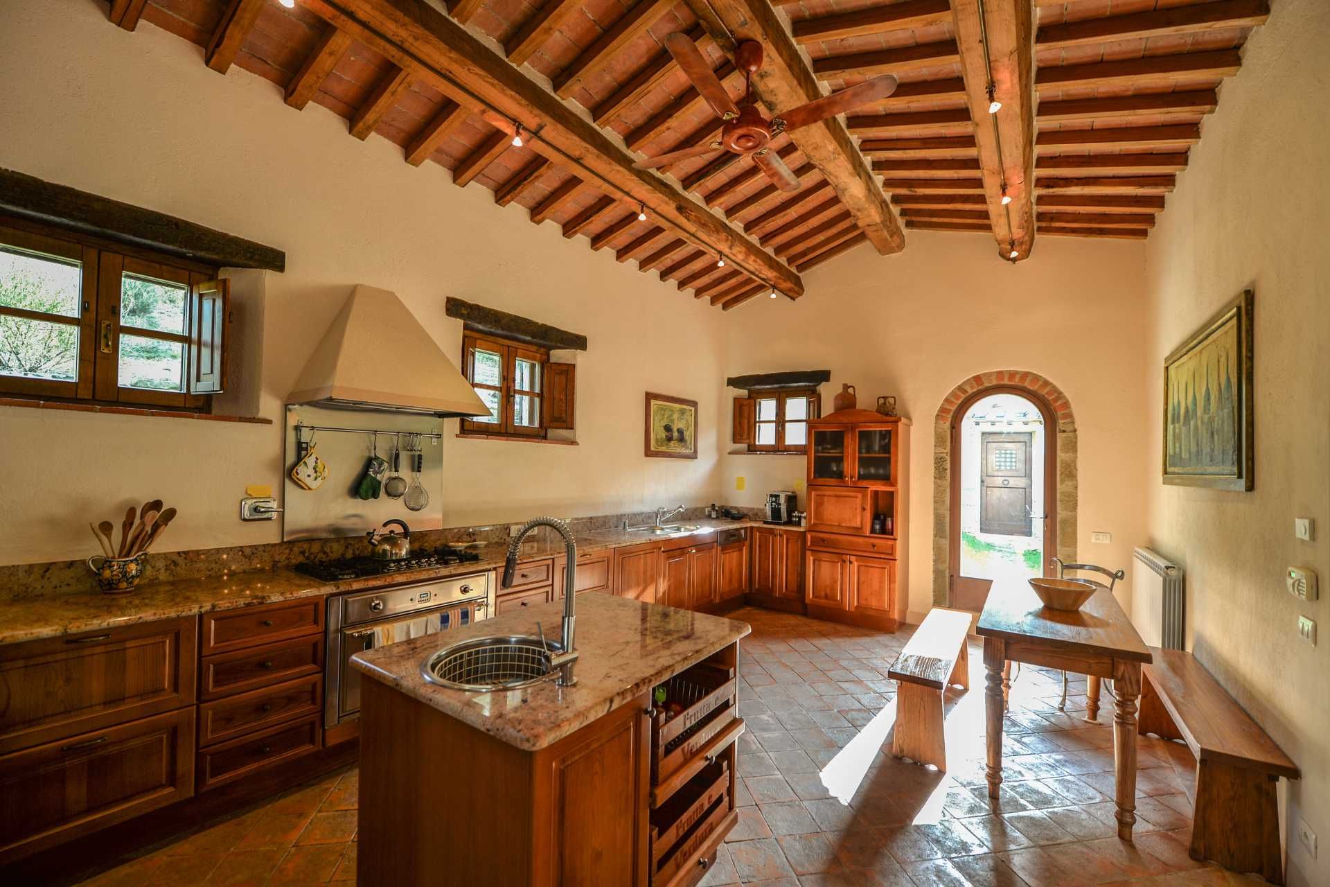 House in Cortona, Arezzo 10063309