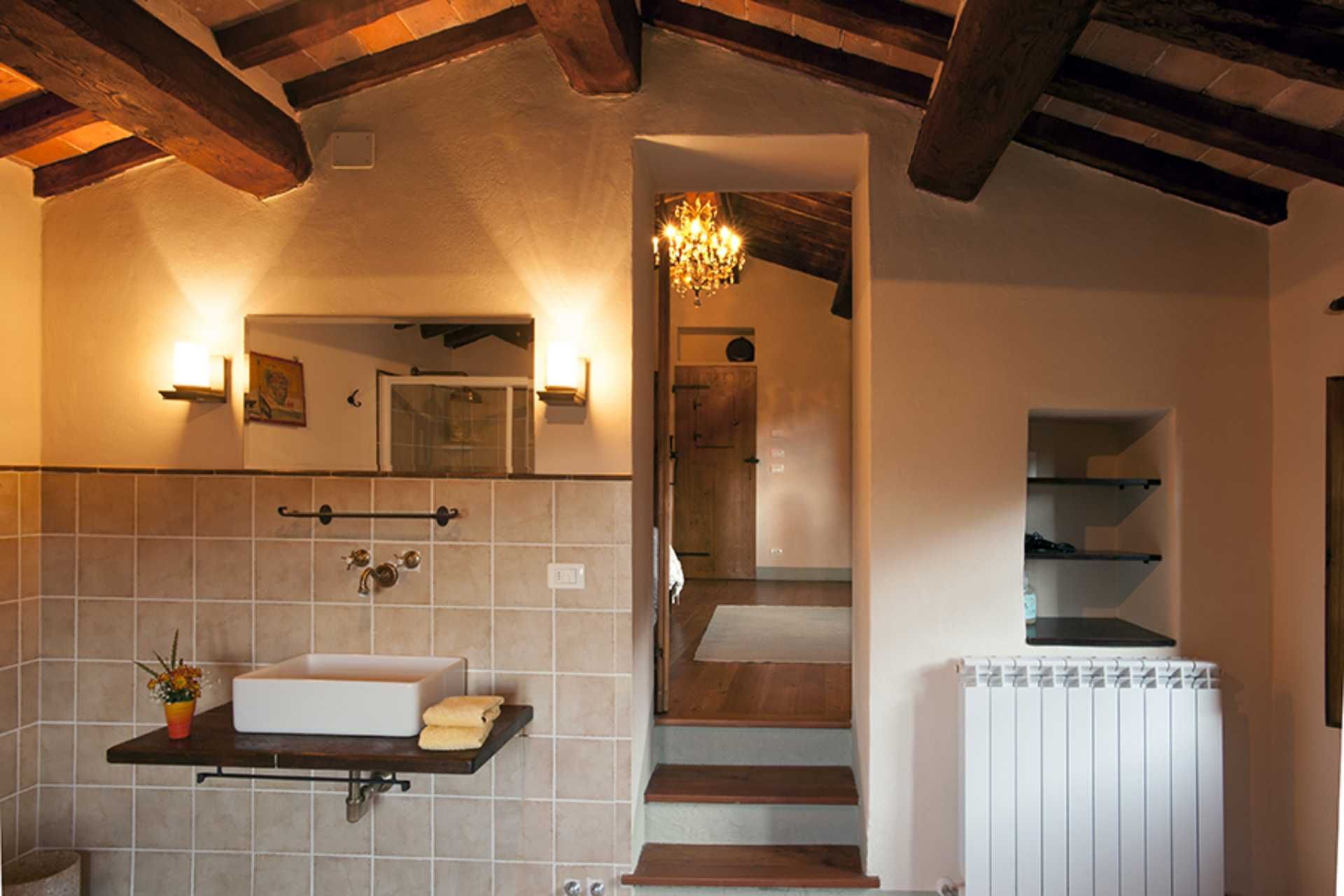 House in Cortona, Arezzo 10063309