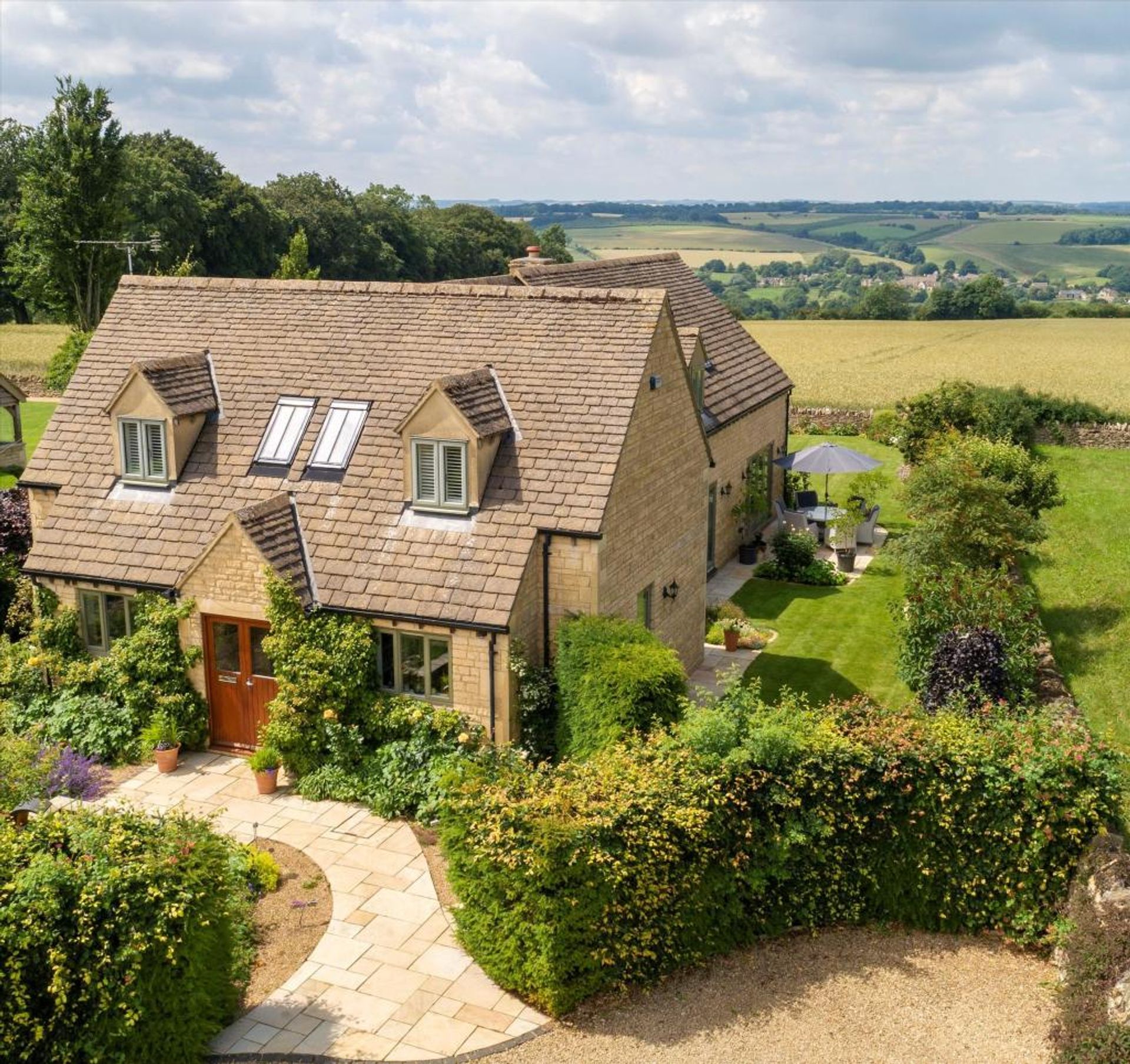 casa en Guardar en el mundo, Gloucestershire 10064091