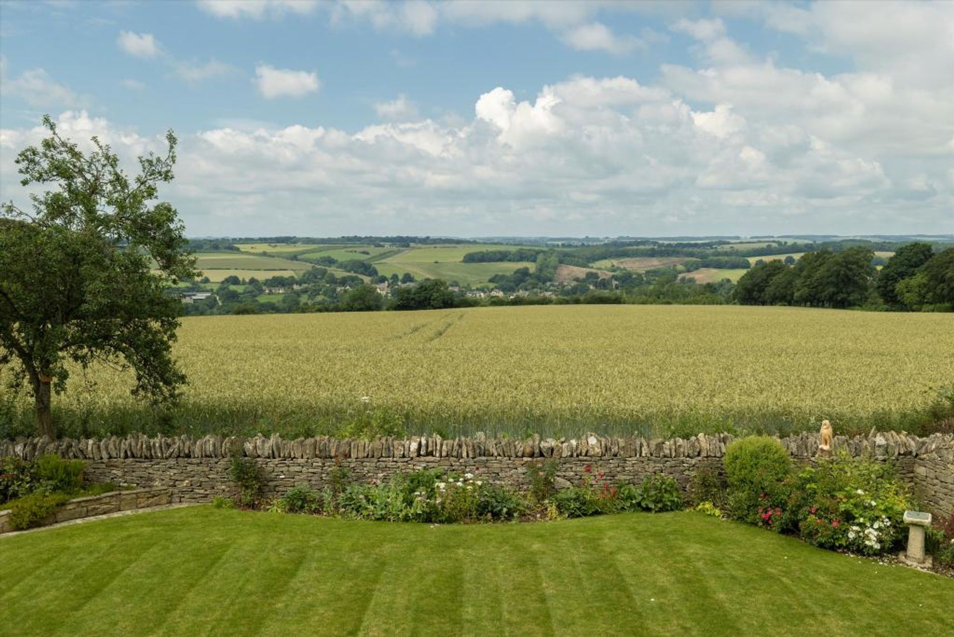 casa en Guardar en el mundo, Gloucestershire 10064091