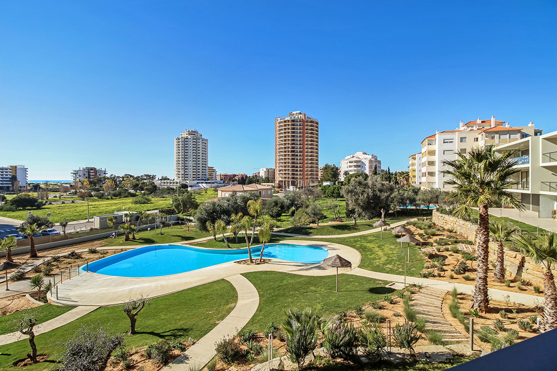 Condominium in PortimÃ&pound;o, Algarve 10066549