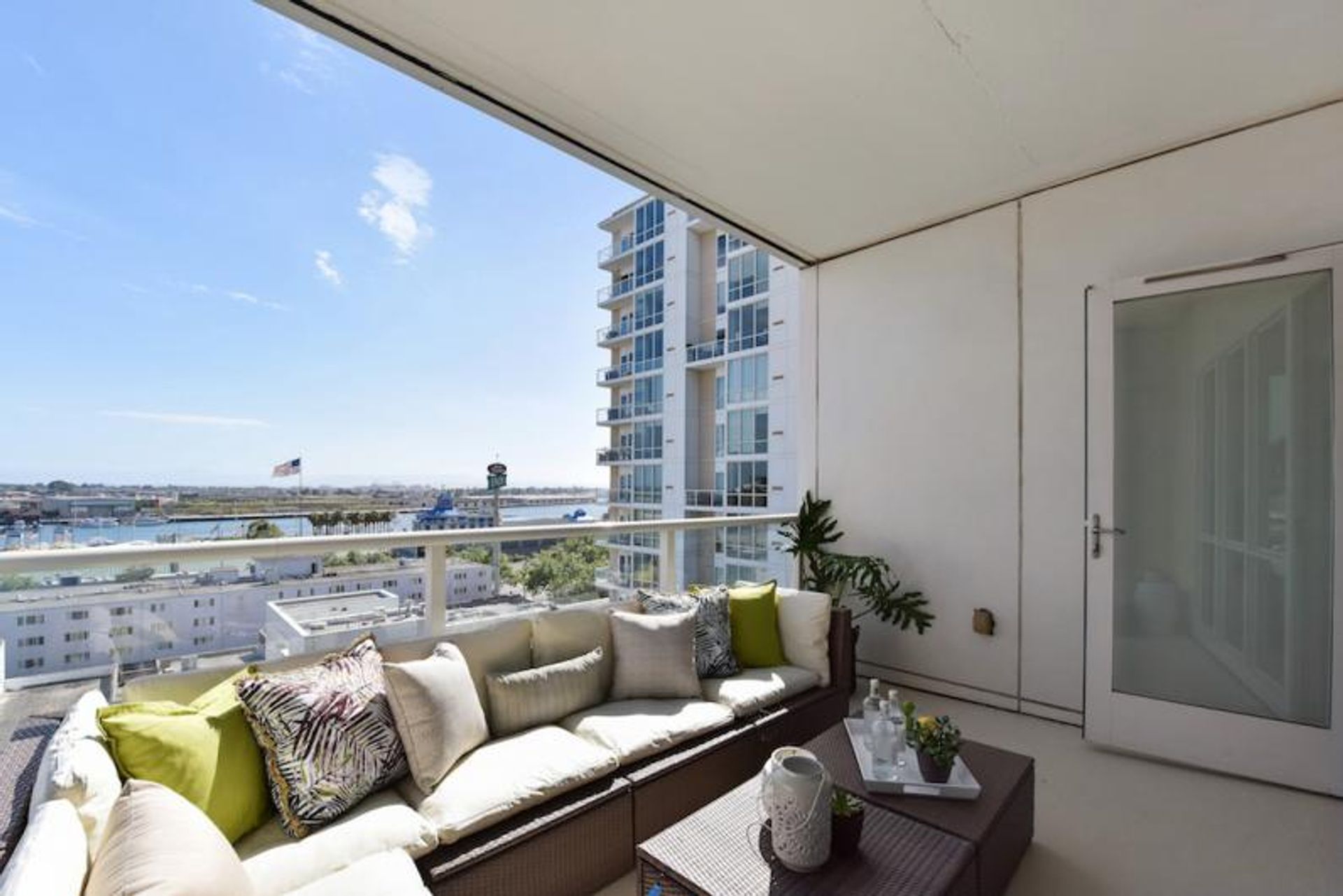 Condominium in Oakland, California 10067449