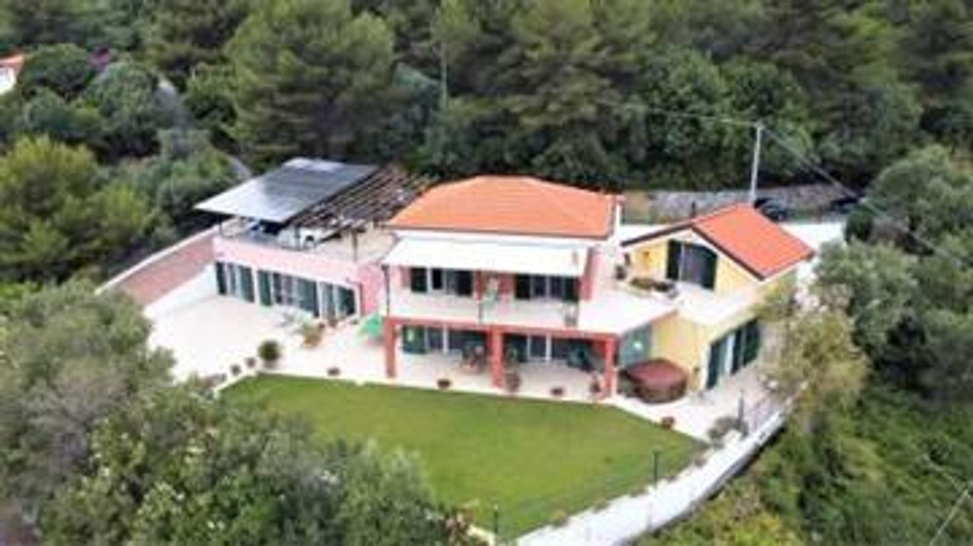 rumah dalam Alassio, Liguria 10067722