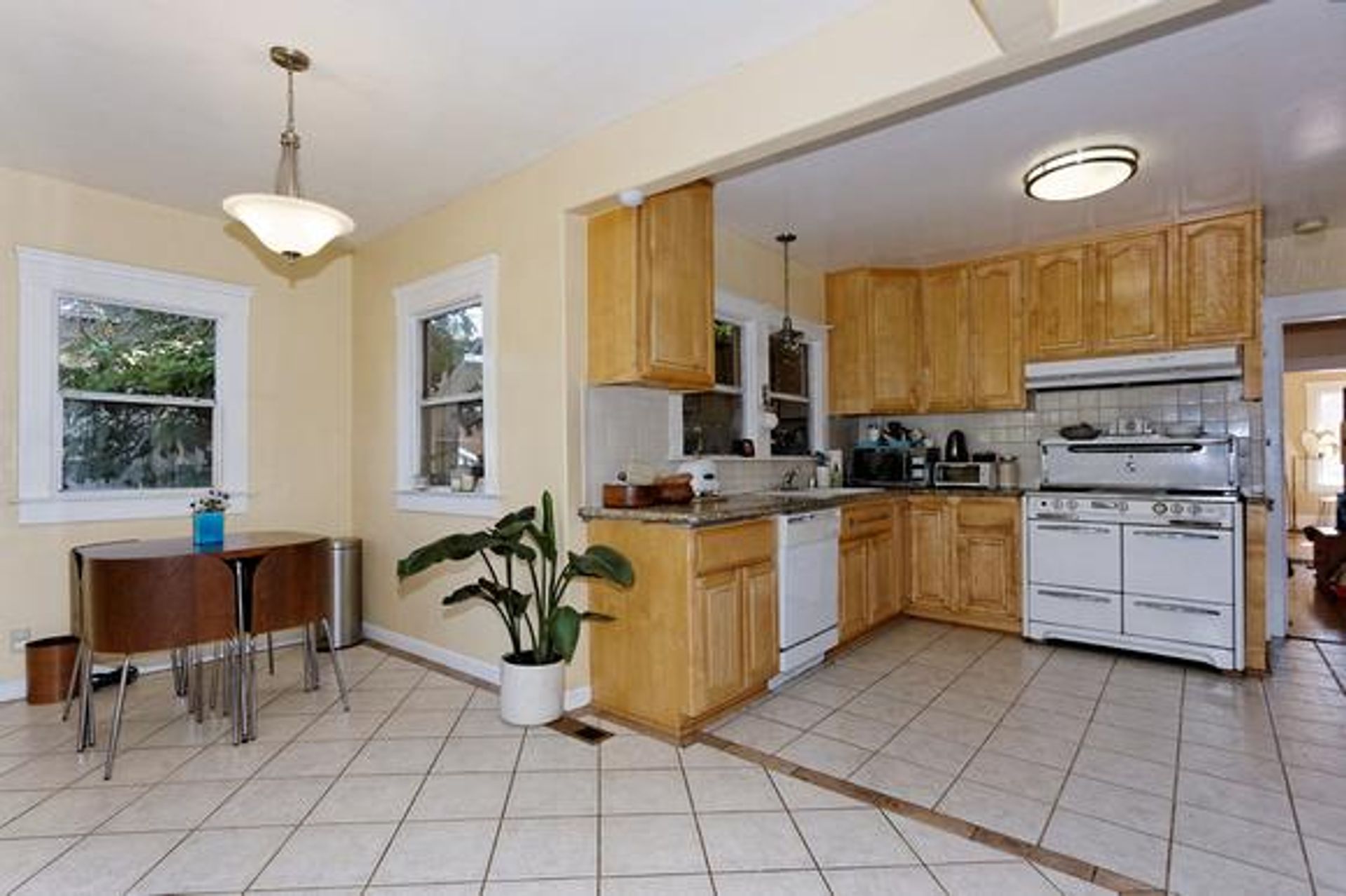 Condominium in Oakland, California 10068552