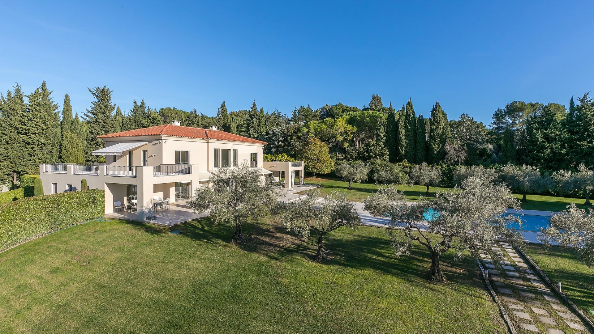 بيت في Mougins, Alpes-Maritimes 10069549