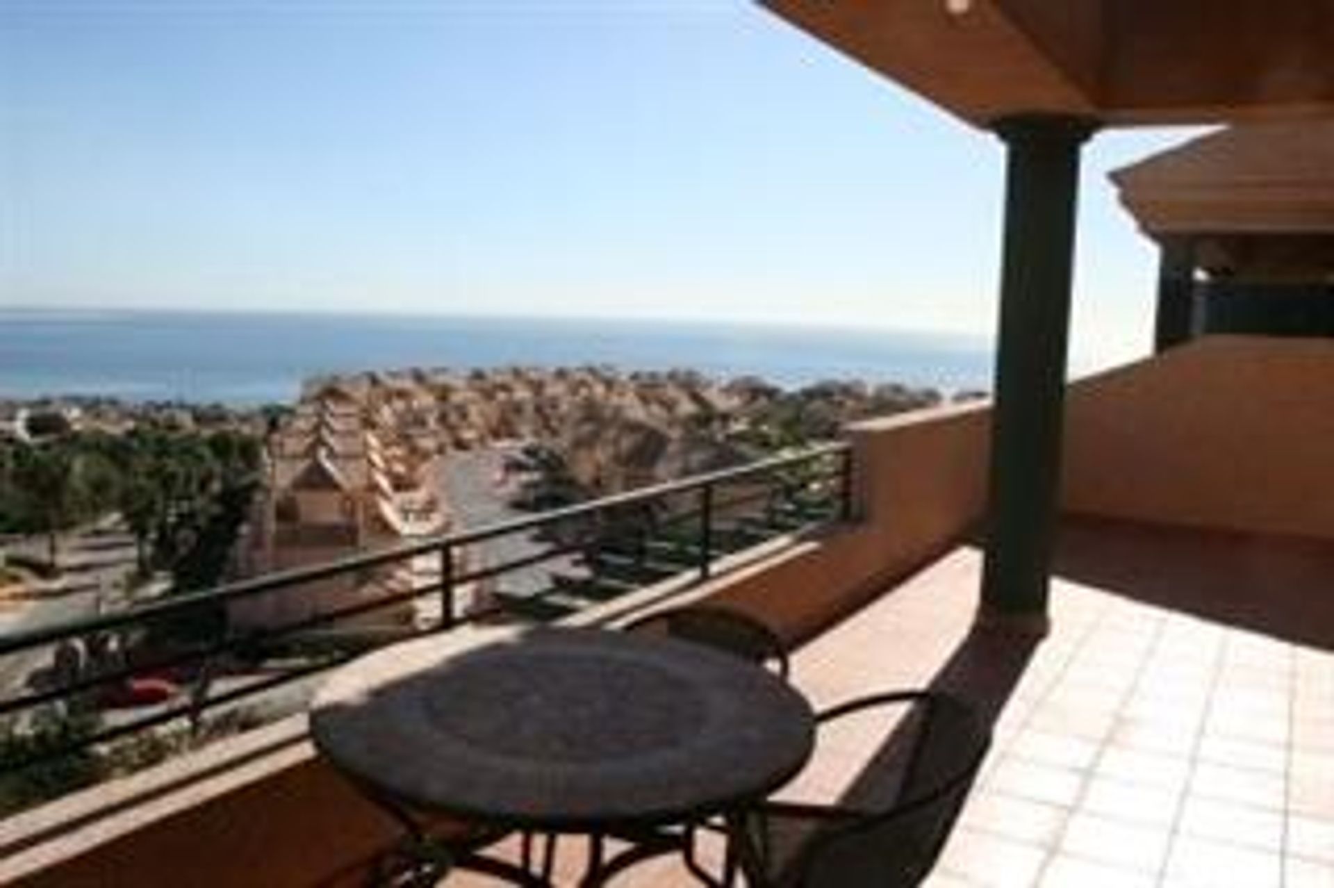 Condominium dans Alcaidesa, Costa del Sol 10070000