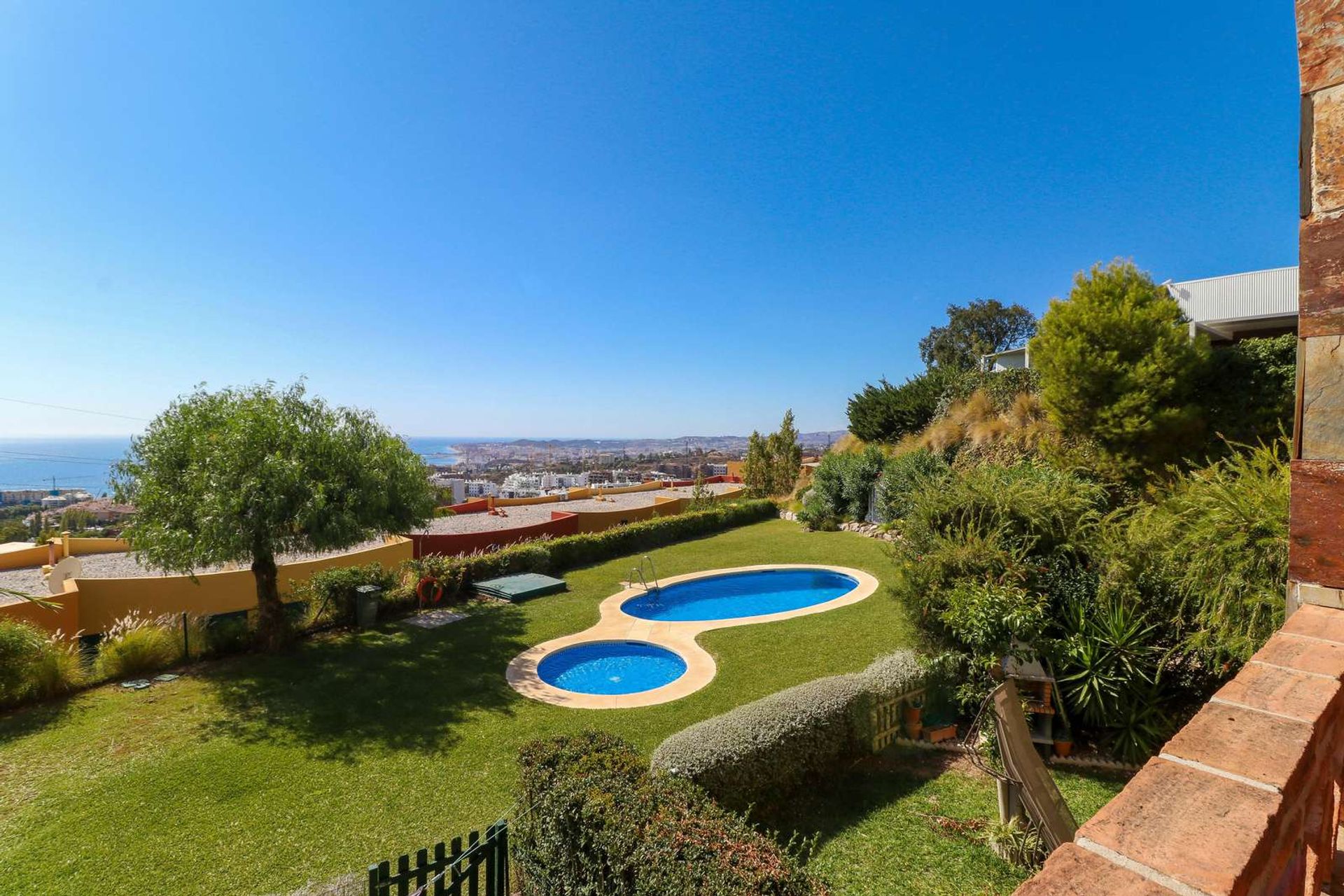 Condominium in Arroyo de La Miel, Andalucia 10071049