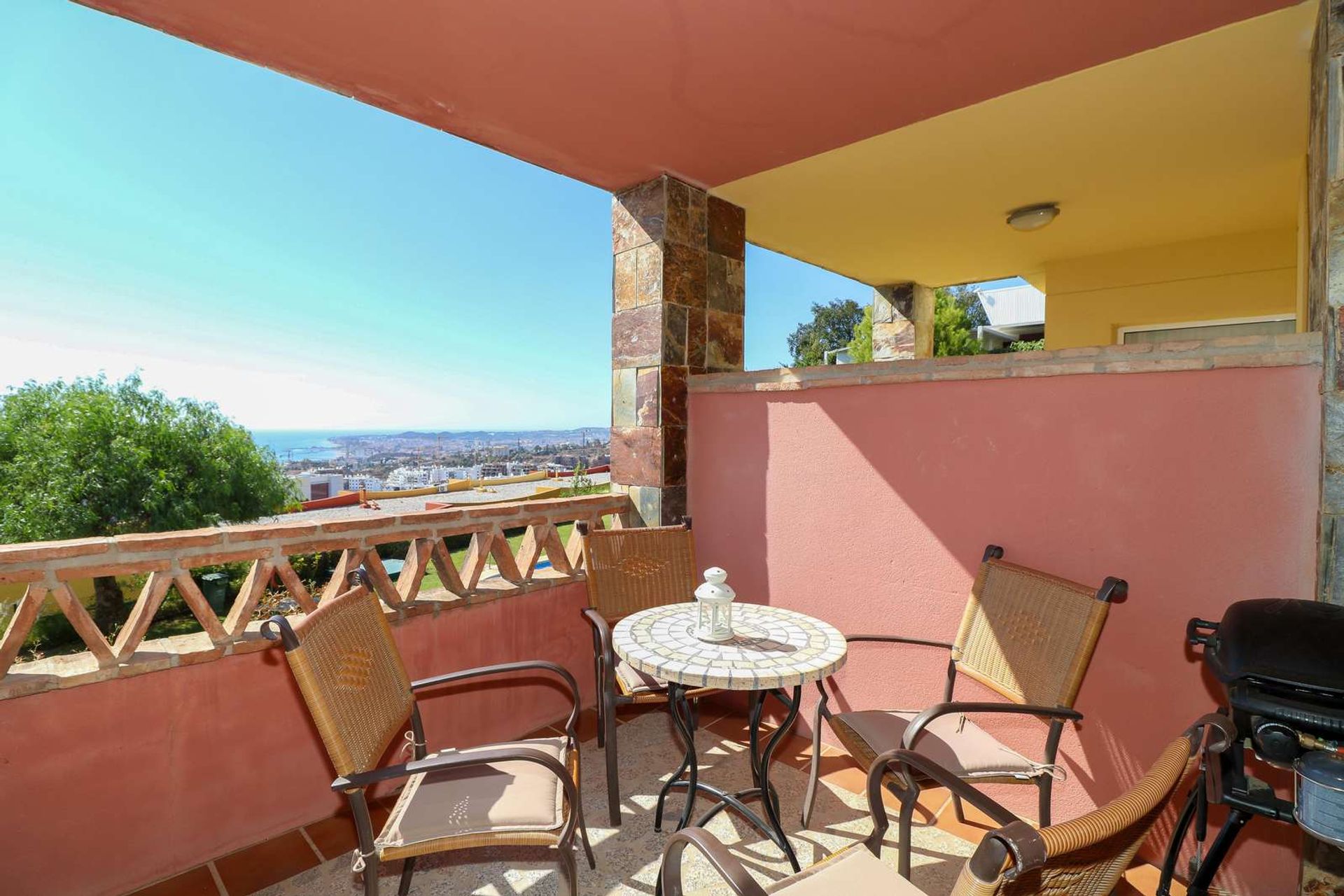 Condominium in Arroyo de La Miel, Andalucia 10071049