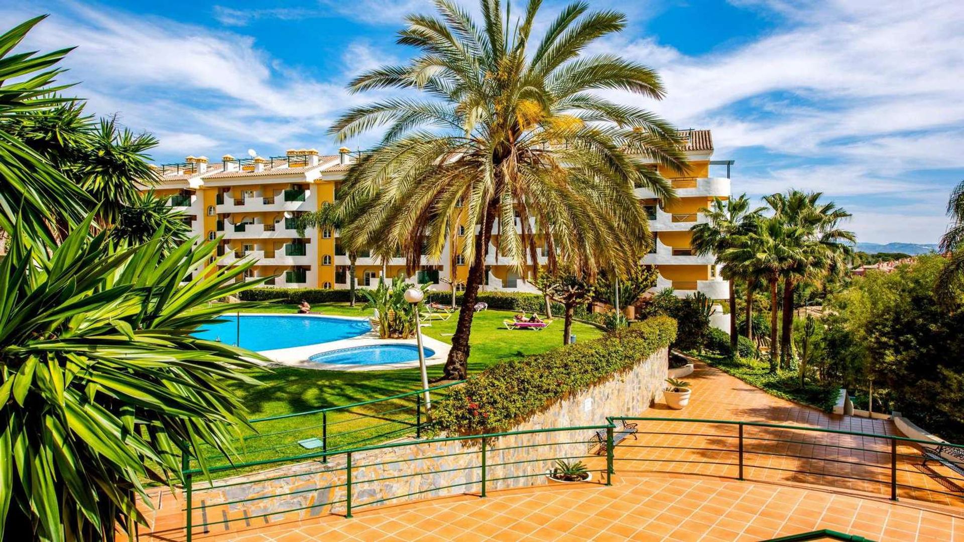 Condominium in Marbella, Andalucia 10071090