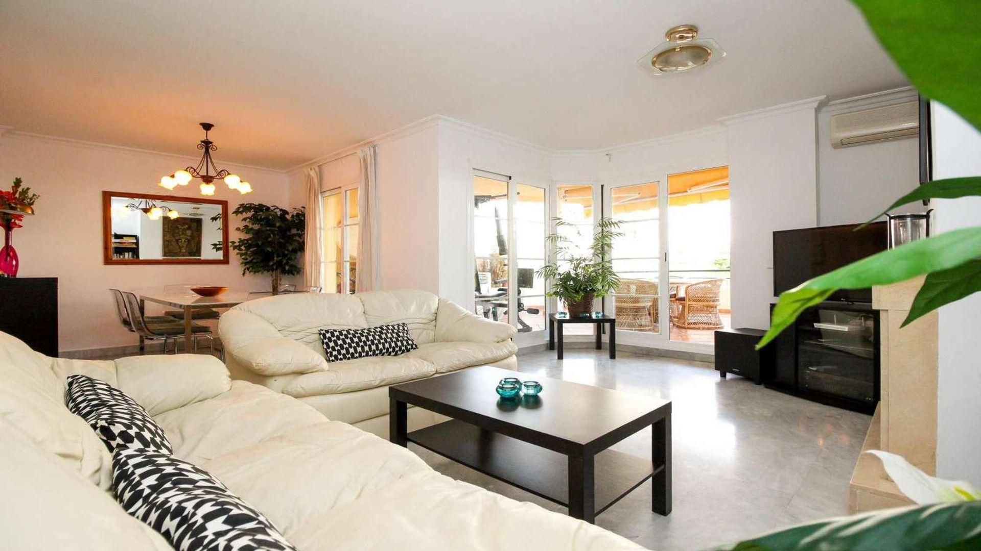 Condominium in Marbella, Andalucia 10071090