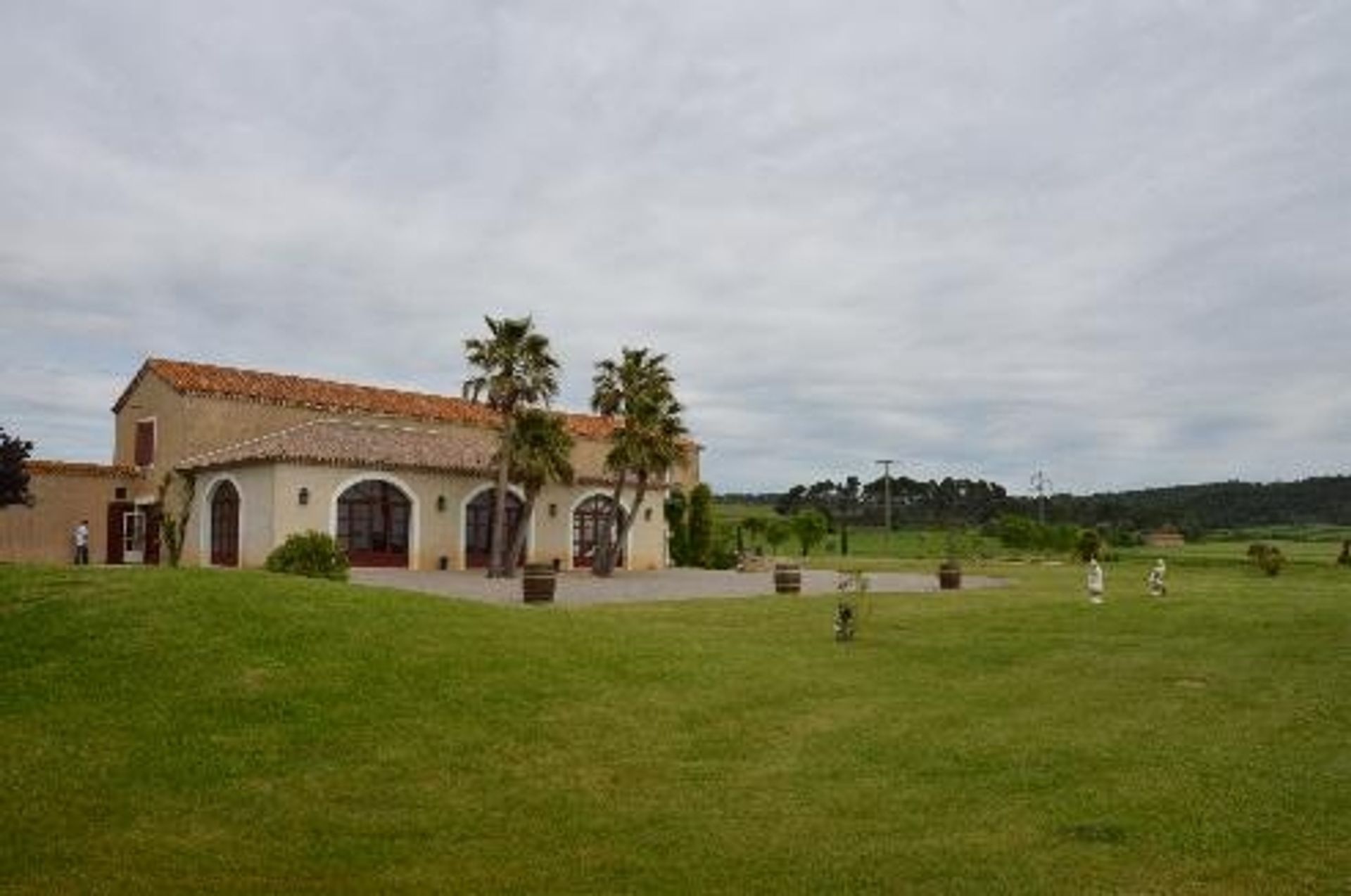 Outro no Beziers, Languedoc-Roussillon 10071405