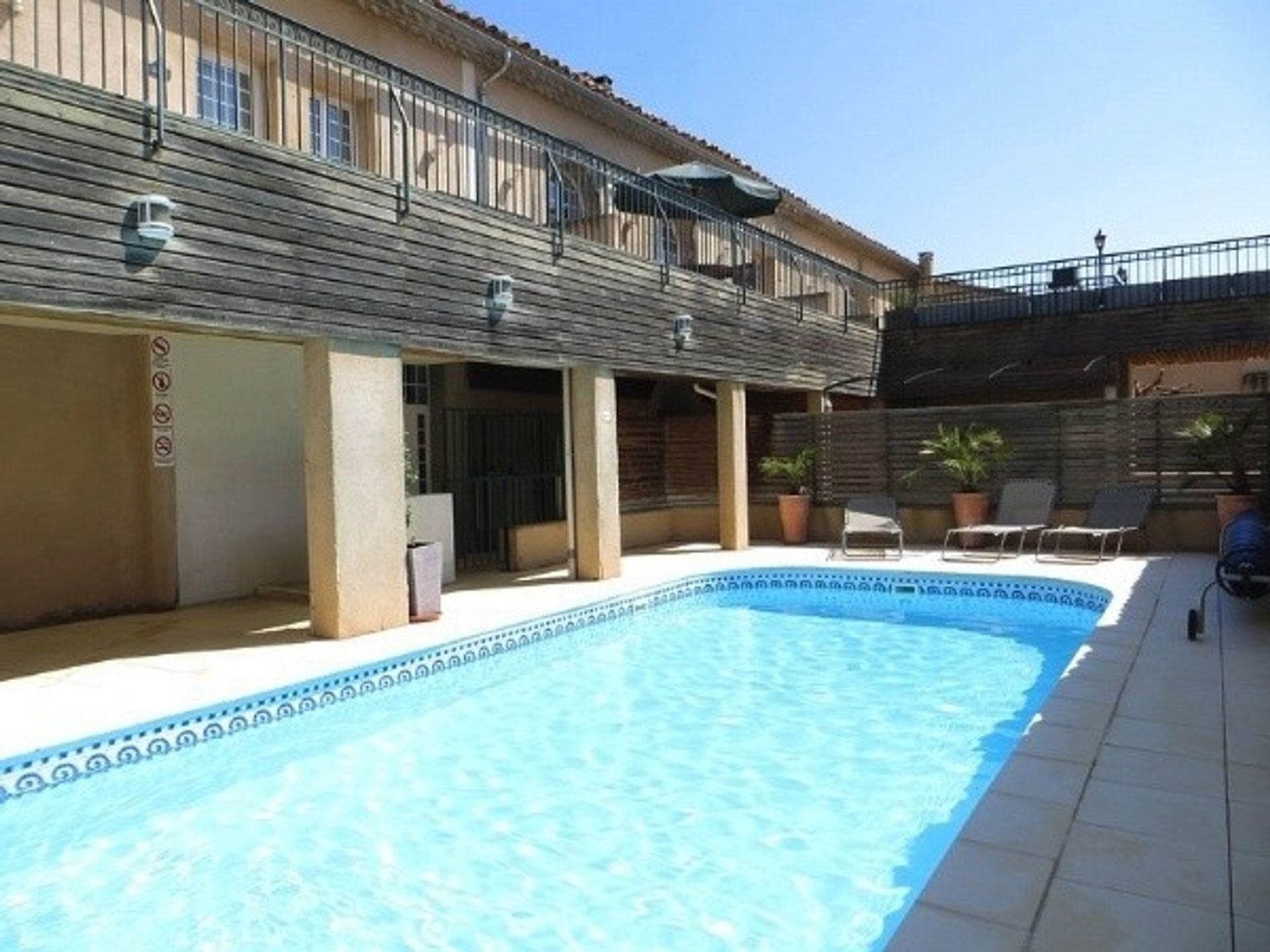 Condominium in Gueytes-et-Labastide, Occitanië 10074418