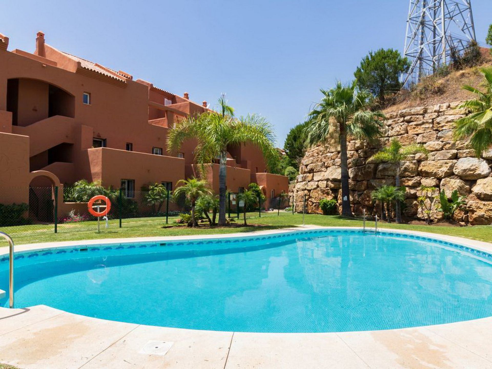 Condominium in Elviria, Costa Del Sol 10075507