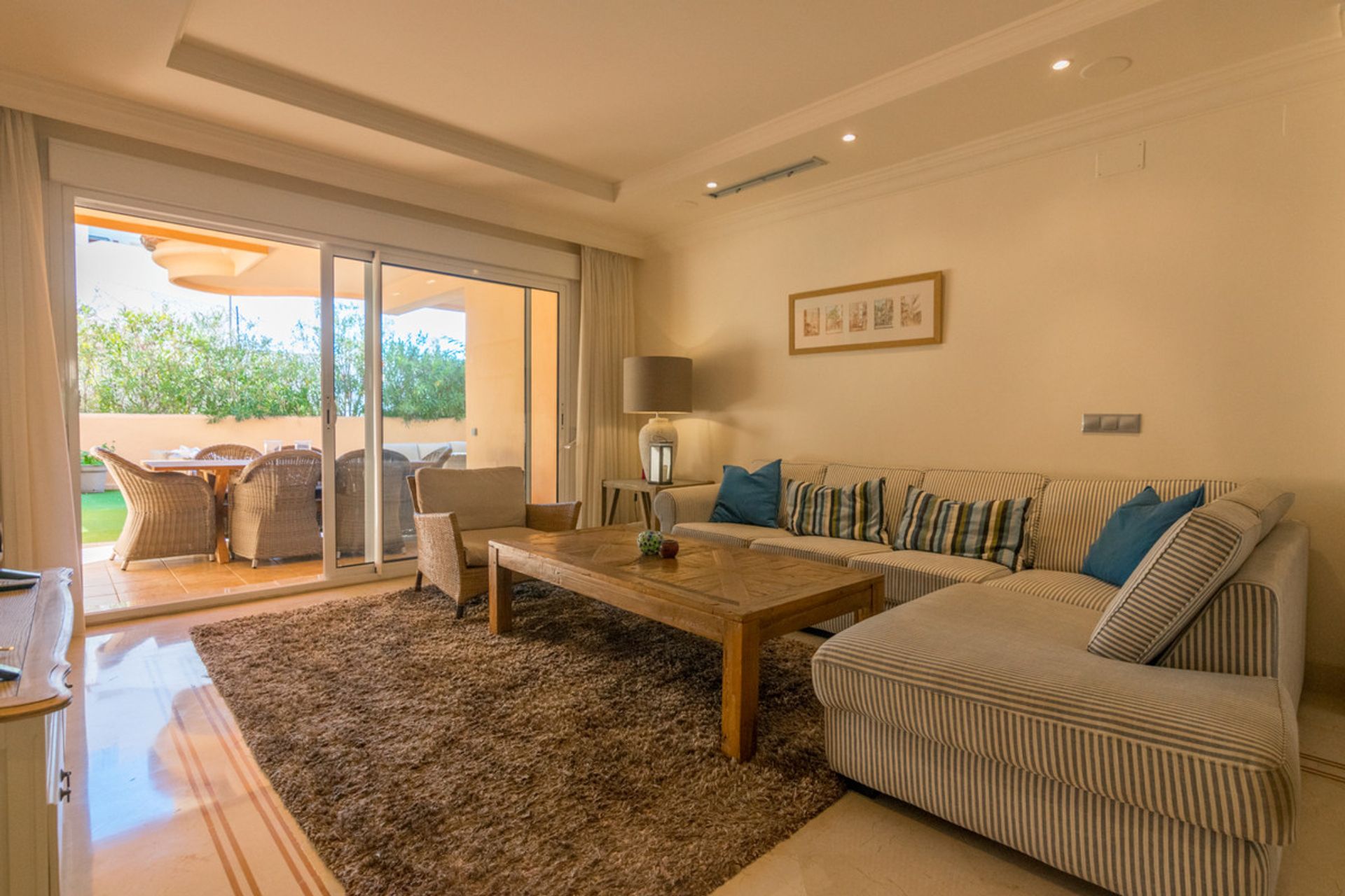 Condominium in Nueva Andalucia, Costa Del Sol 10076573