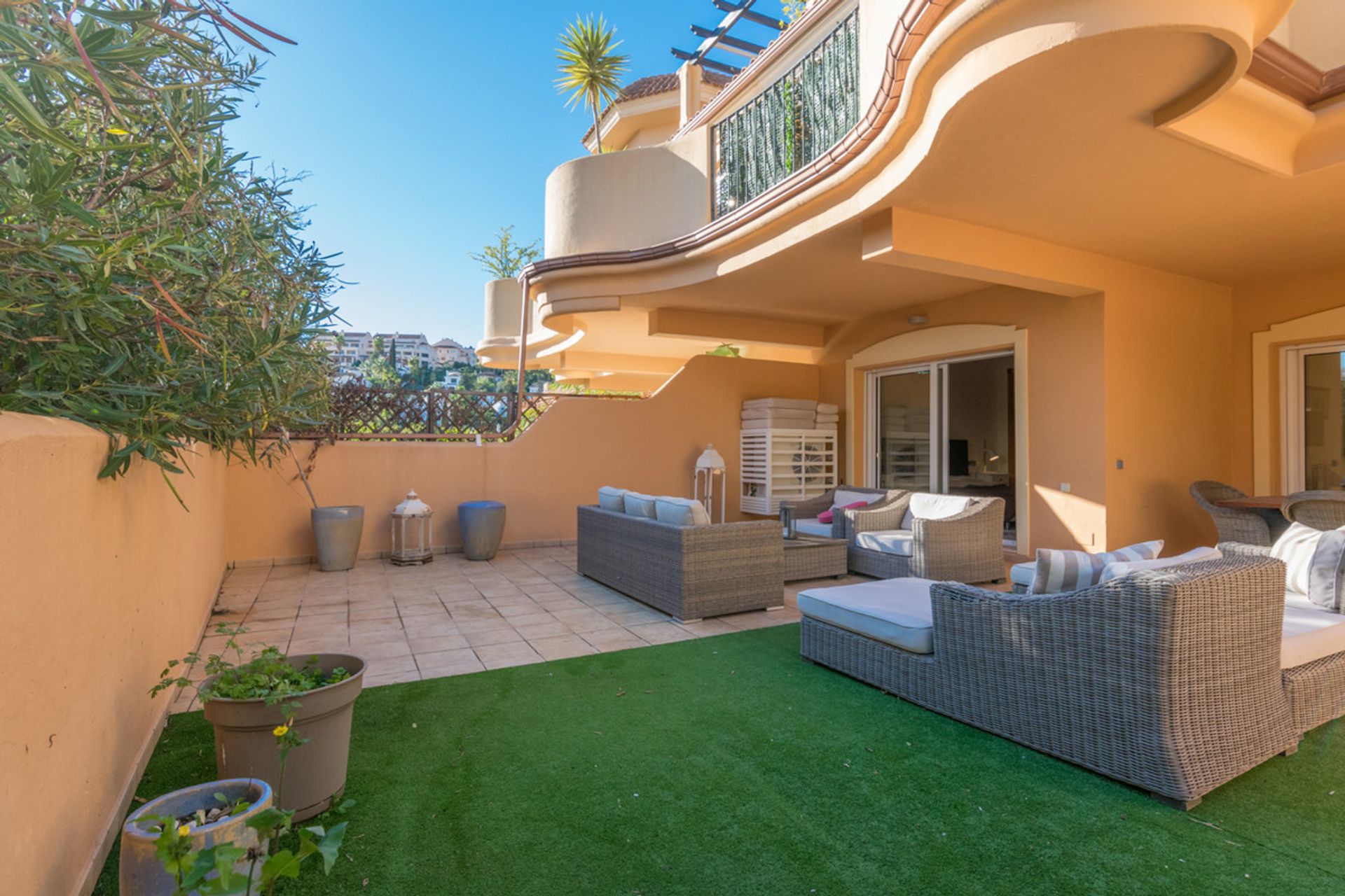 Condominium in Nueva Andalucia, Costa Del Sol 10076573