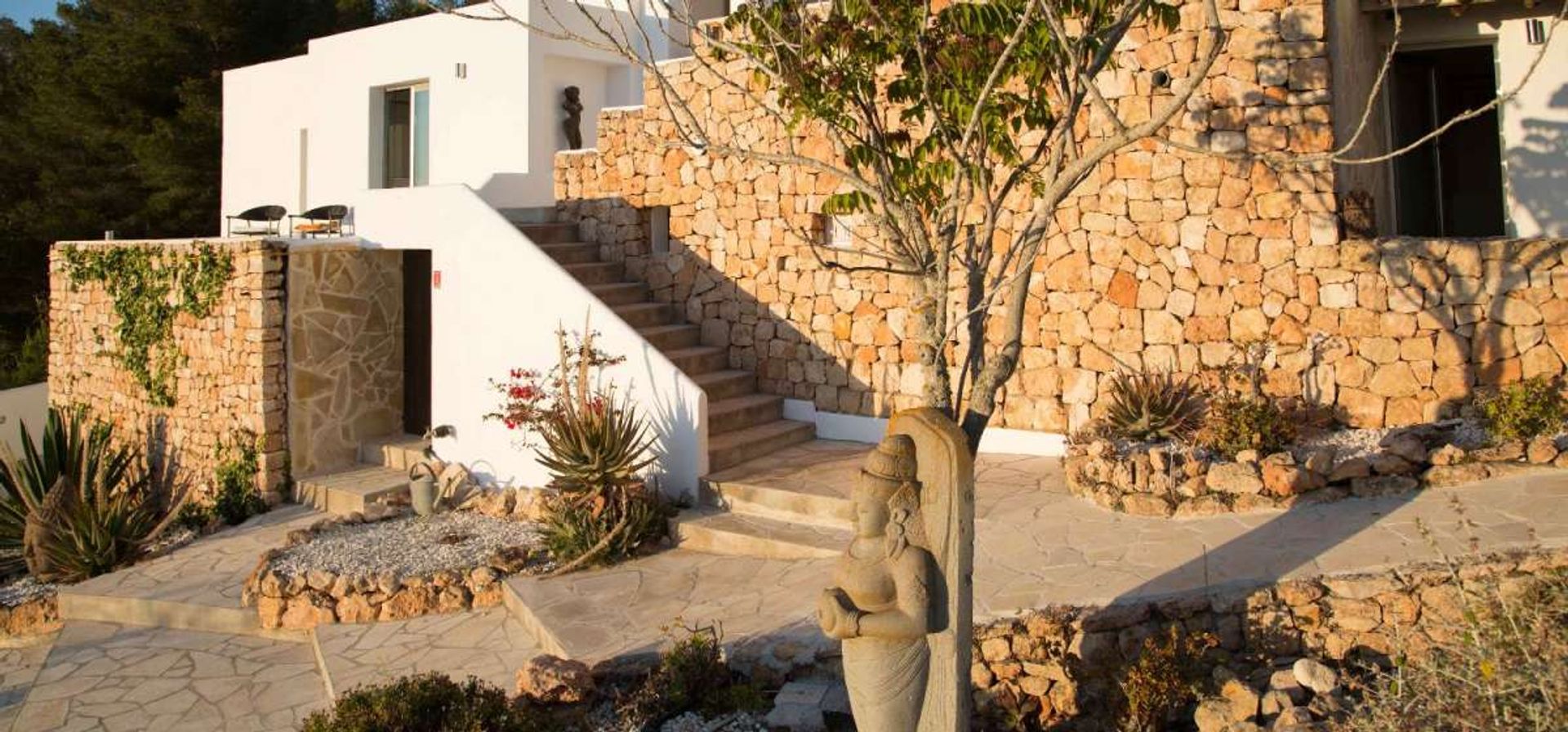 Rumah di Cala d'Hort, Balearic Islands 10078300