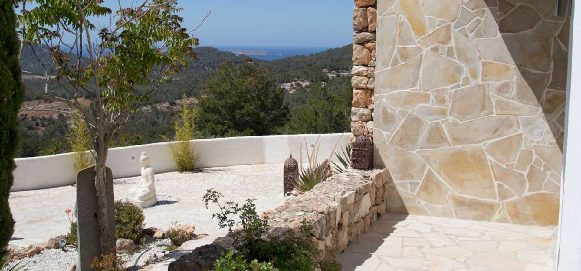 Rumah di Cala d'Hort, Balearic Islands 10078300